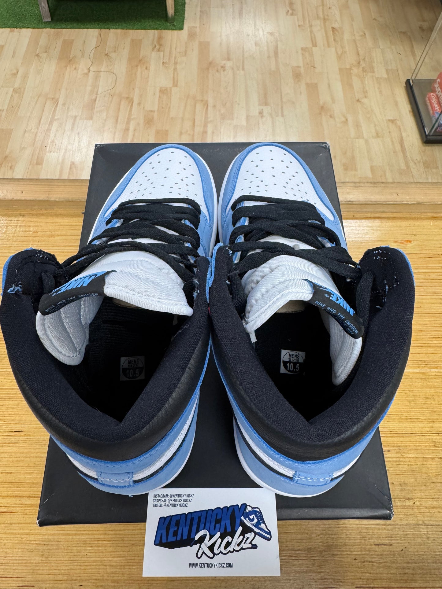 Jordan 1 Retro “University Blue” (Sz 10.5)