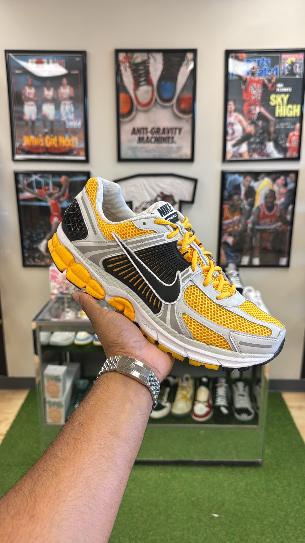 Zoom Vomero 5 “Photon Dust Laser Orange” (Sz 12)