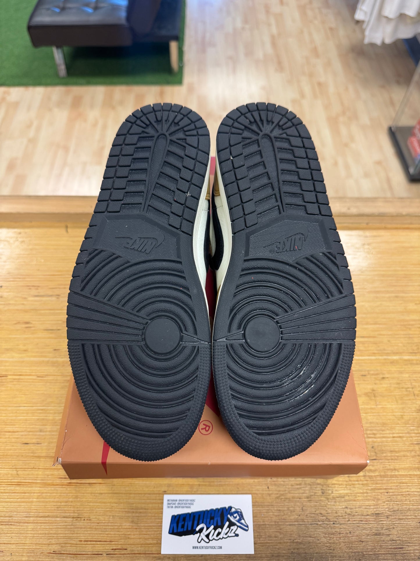 Jordan 1 Low OG “Rookie of the year” (Sz 9.5)