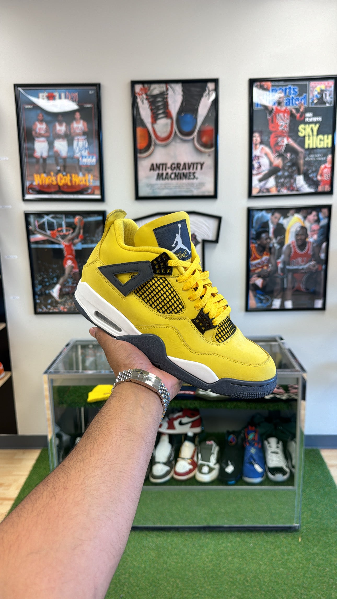Jordan 4 Retro “Lightning” (Sz 9.5)