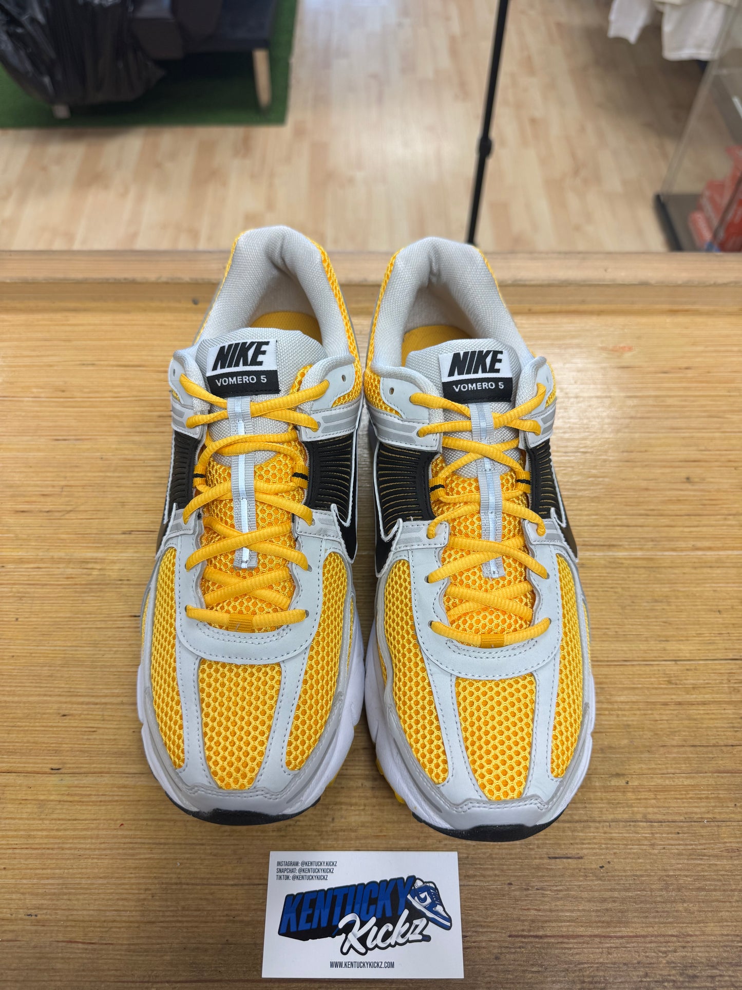 Zoom Vomero 5 “Photon Dust Laser Orange” (Sz 12)