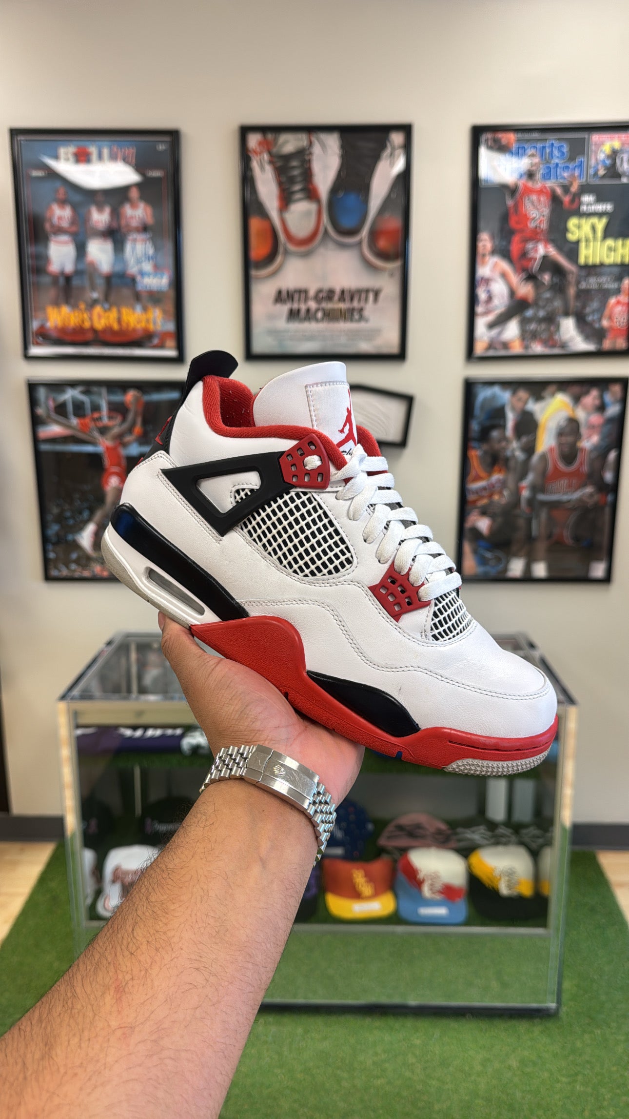 Jordan 4 Retro “Fire Red” 2020 (Sz 9)