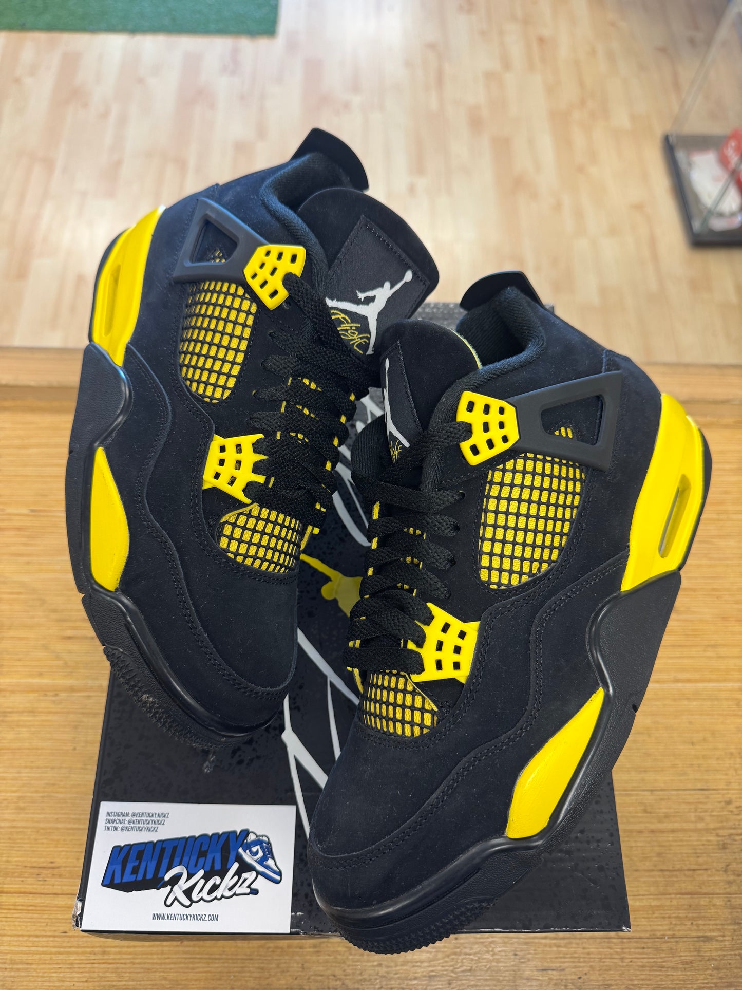 Jordan 4 Retro “Thunder” (Sz 7.5)