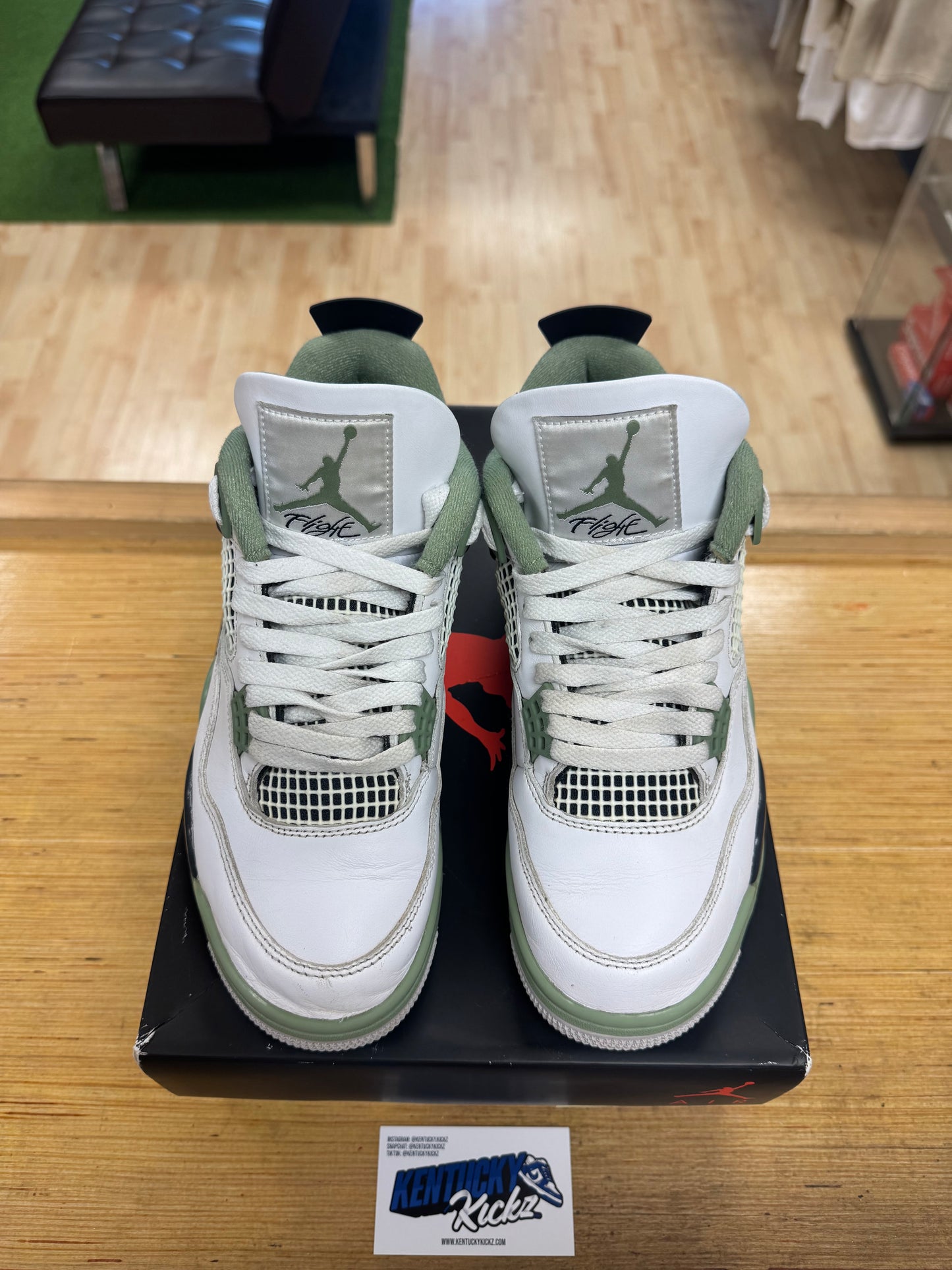 Jordan 4 Retro “Seafoam” (Sz 9W / 7.5 Men)