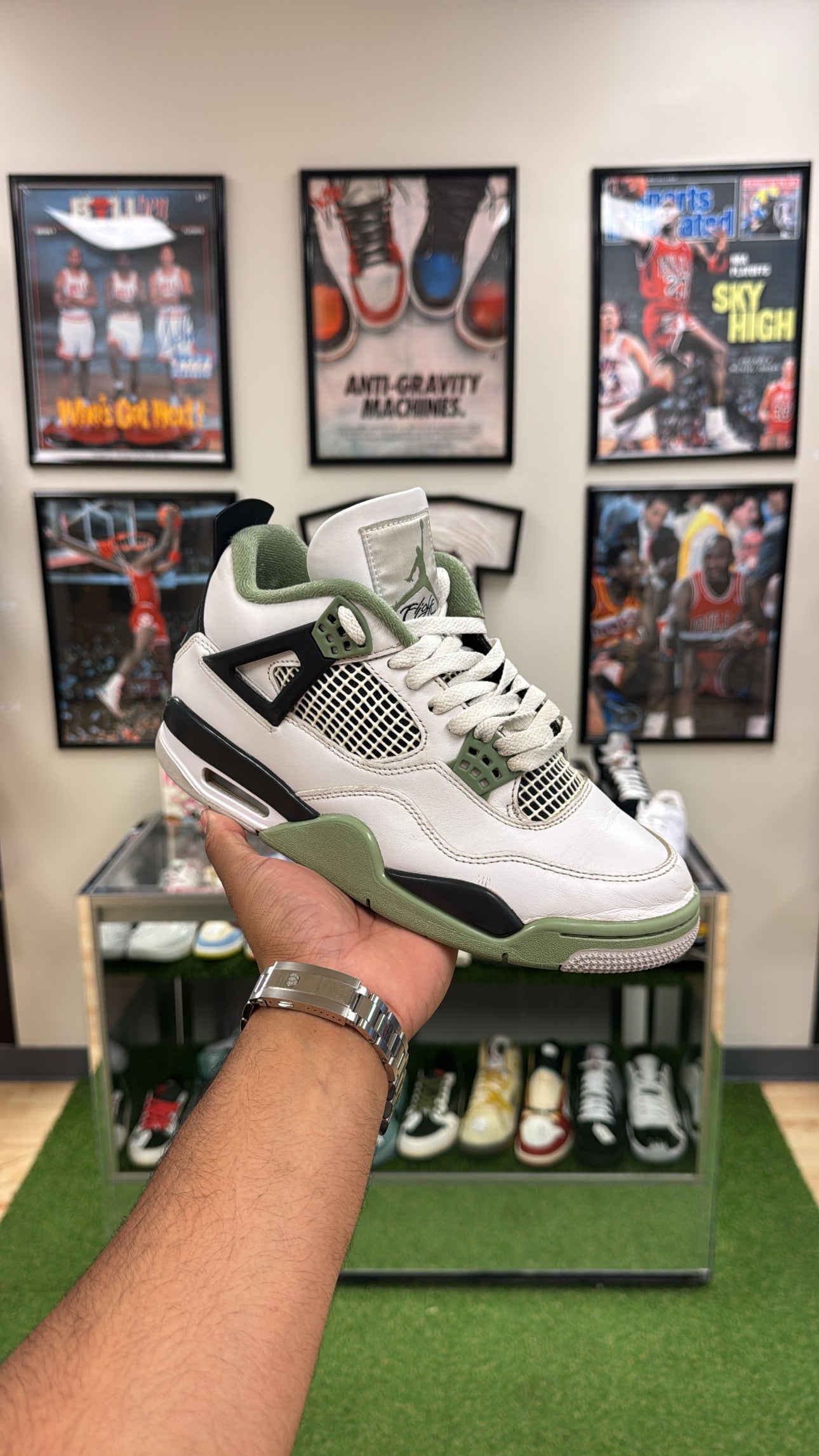 Jordan 4 Retro “Seafoam” (Sz 9W / 7.5 Men)