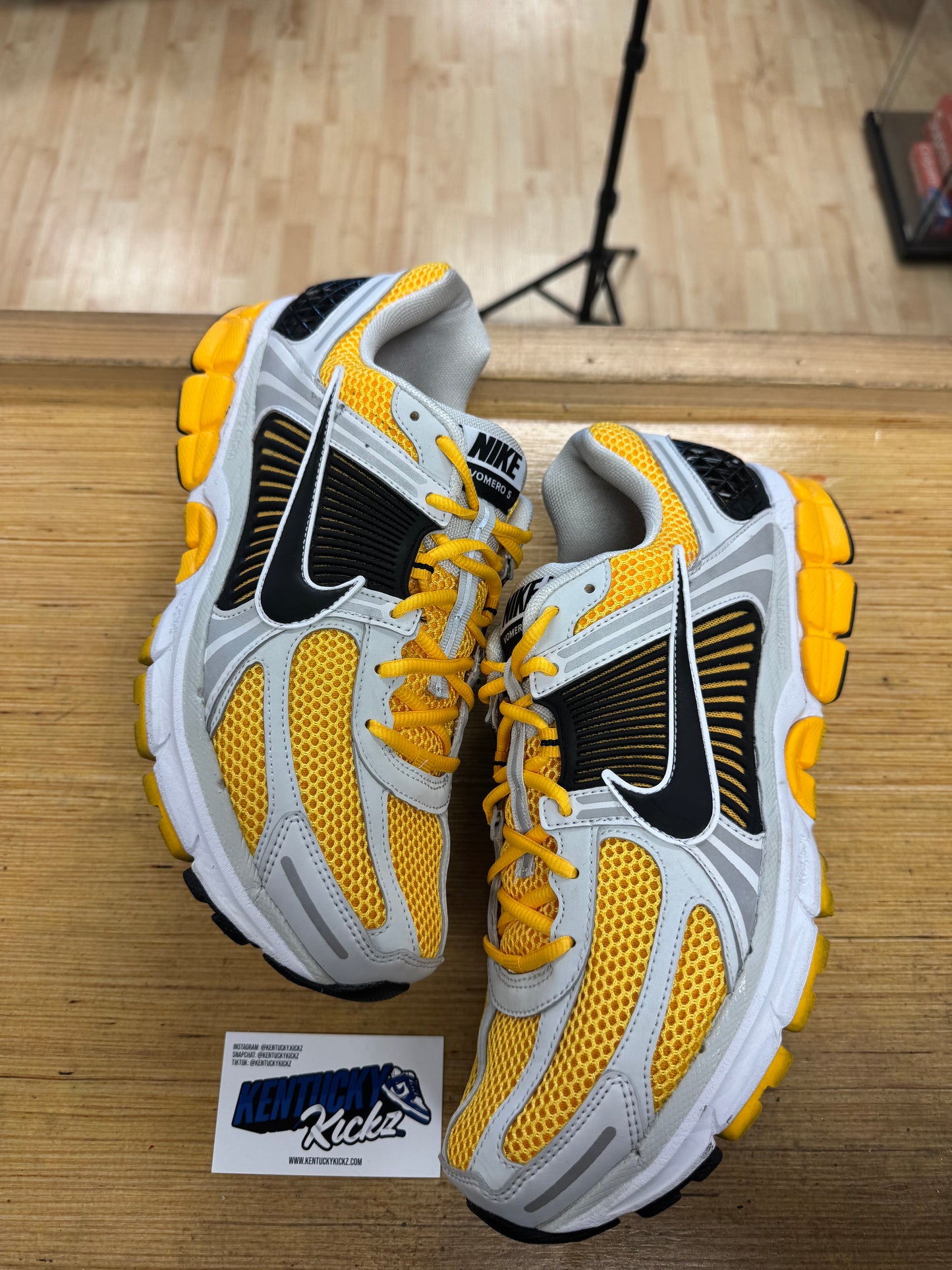 Zoom Vomero 5 “Photon Dust Laser Orange” (Sz 12)