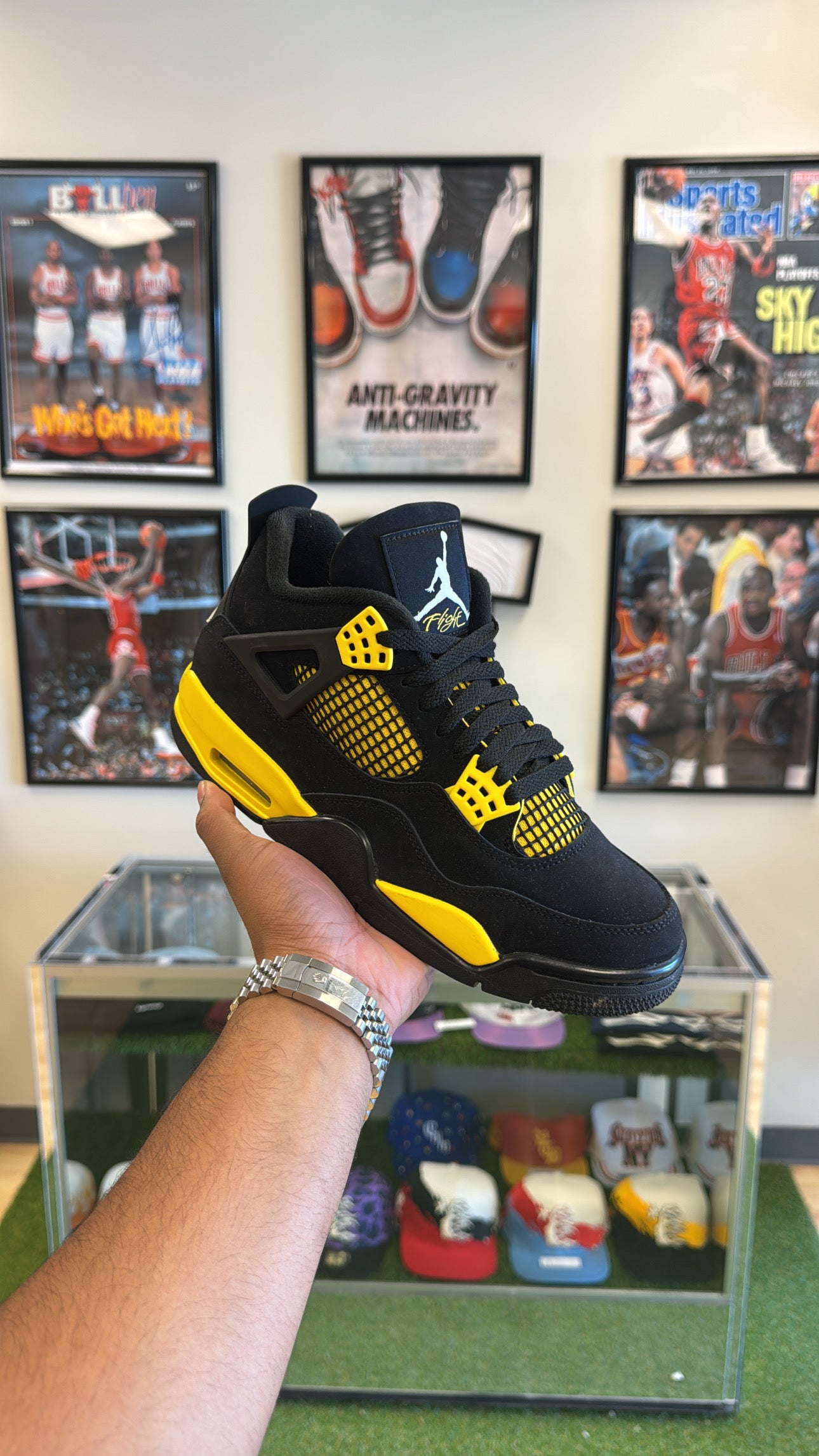 Jordan 4 Retro “Thunder” (Sz 7.5)