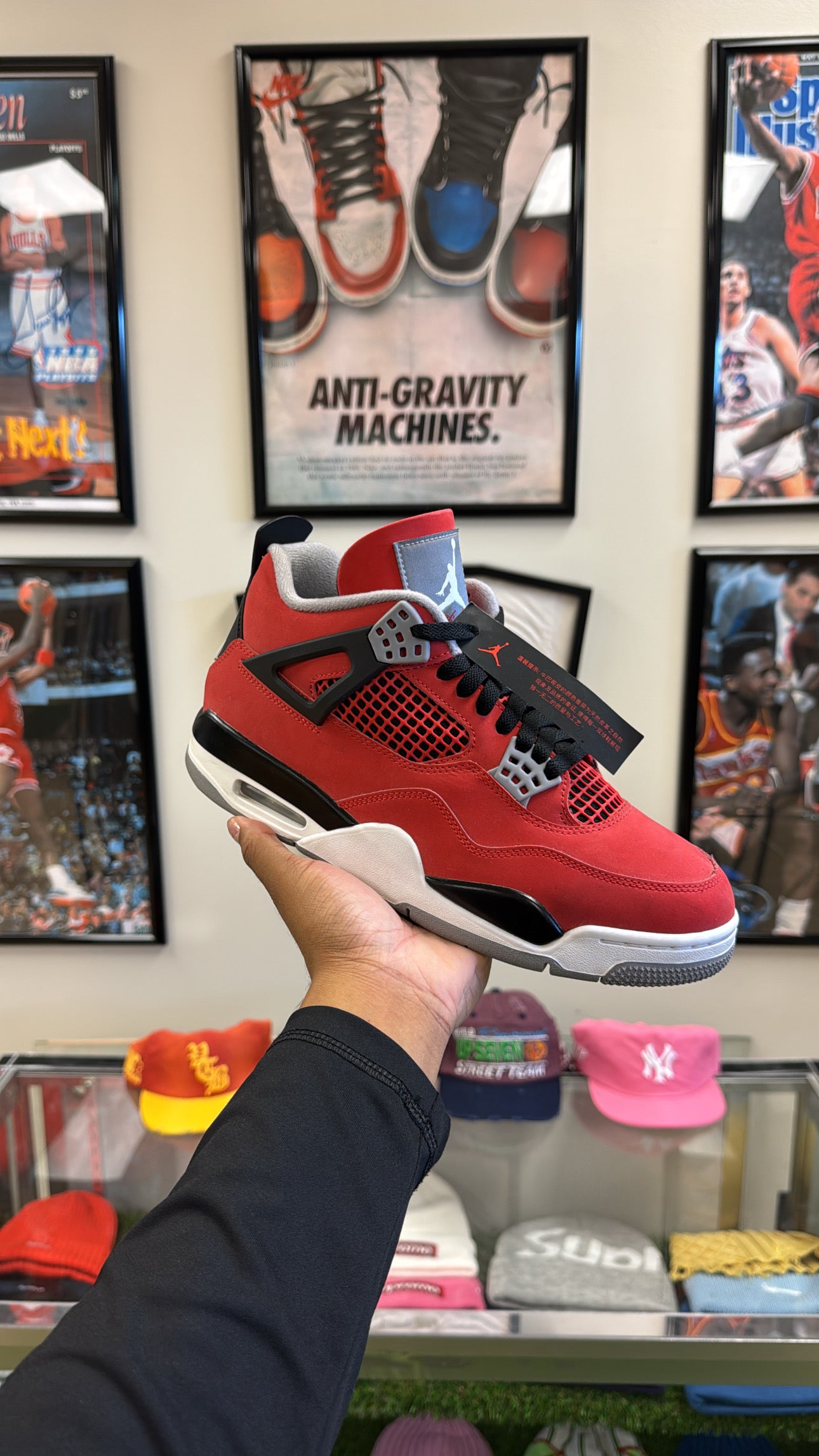 Jordan 4 Retro “Toro Bravo” 2025 (Sz 9)