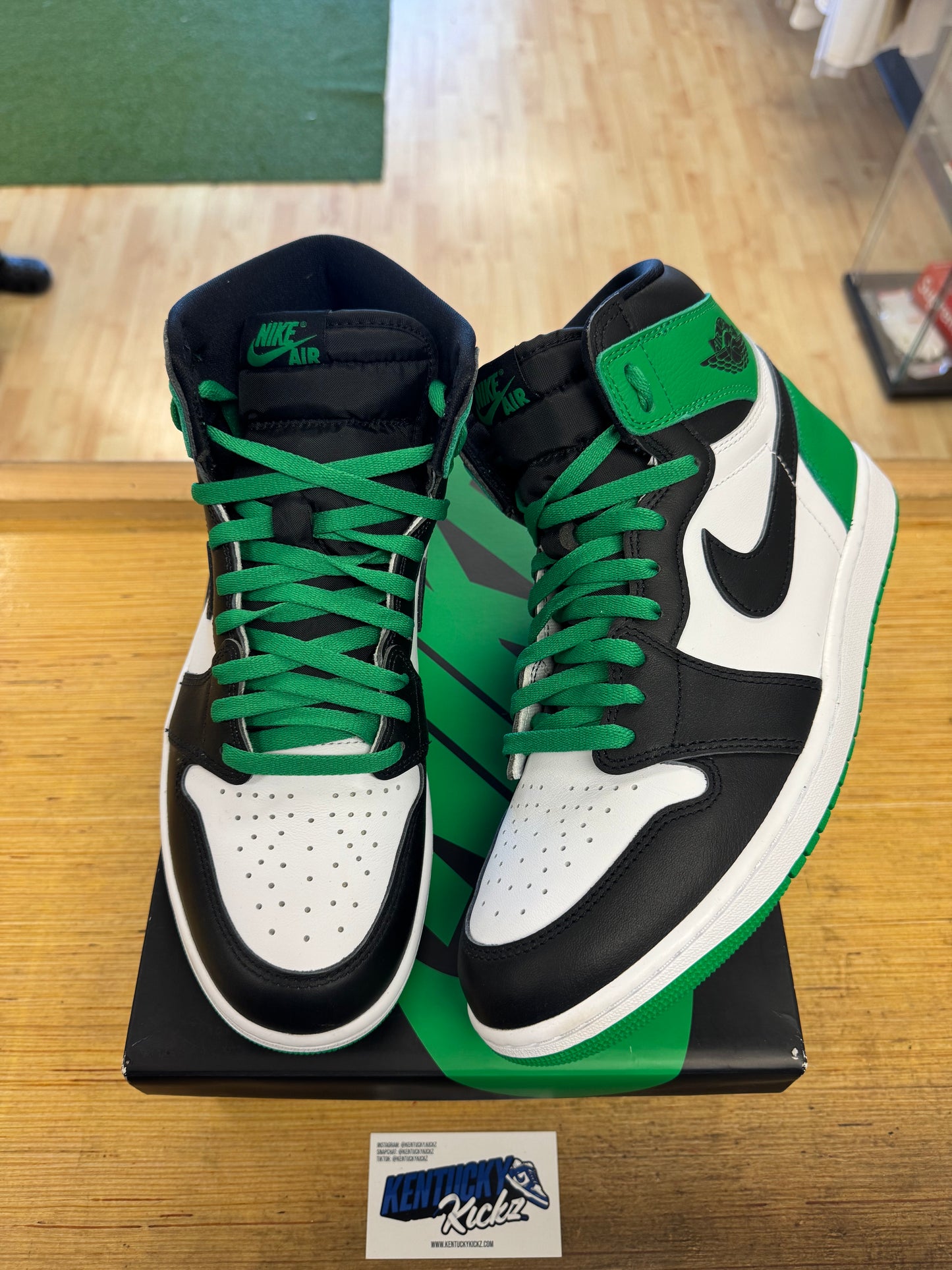 Jordan 1 Retro “Lucky Green” (Sz 11)