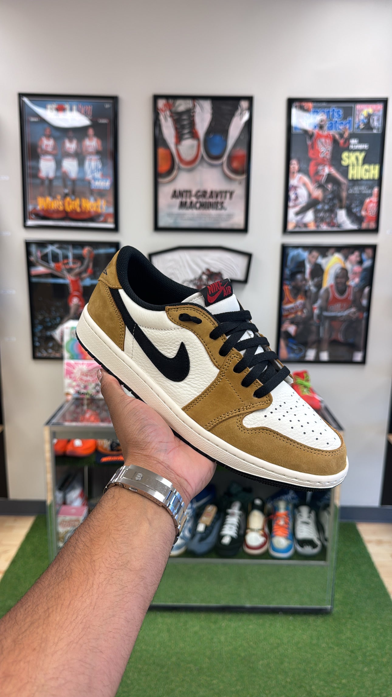 Jordan 1 Low OG “Rookie of the year” (Sz 9.5)