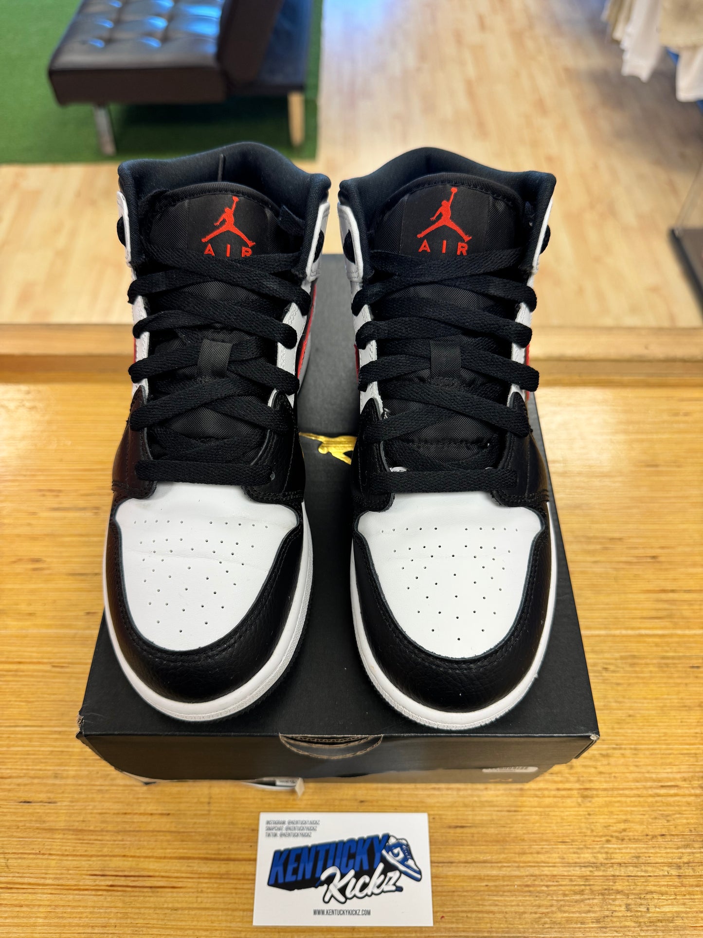 Jordan 1 Mid “White Black Chile Red” (Sz 5.5Y)