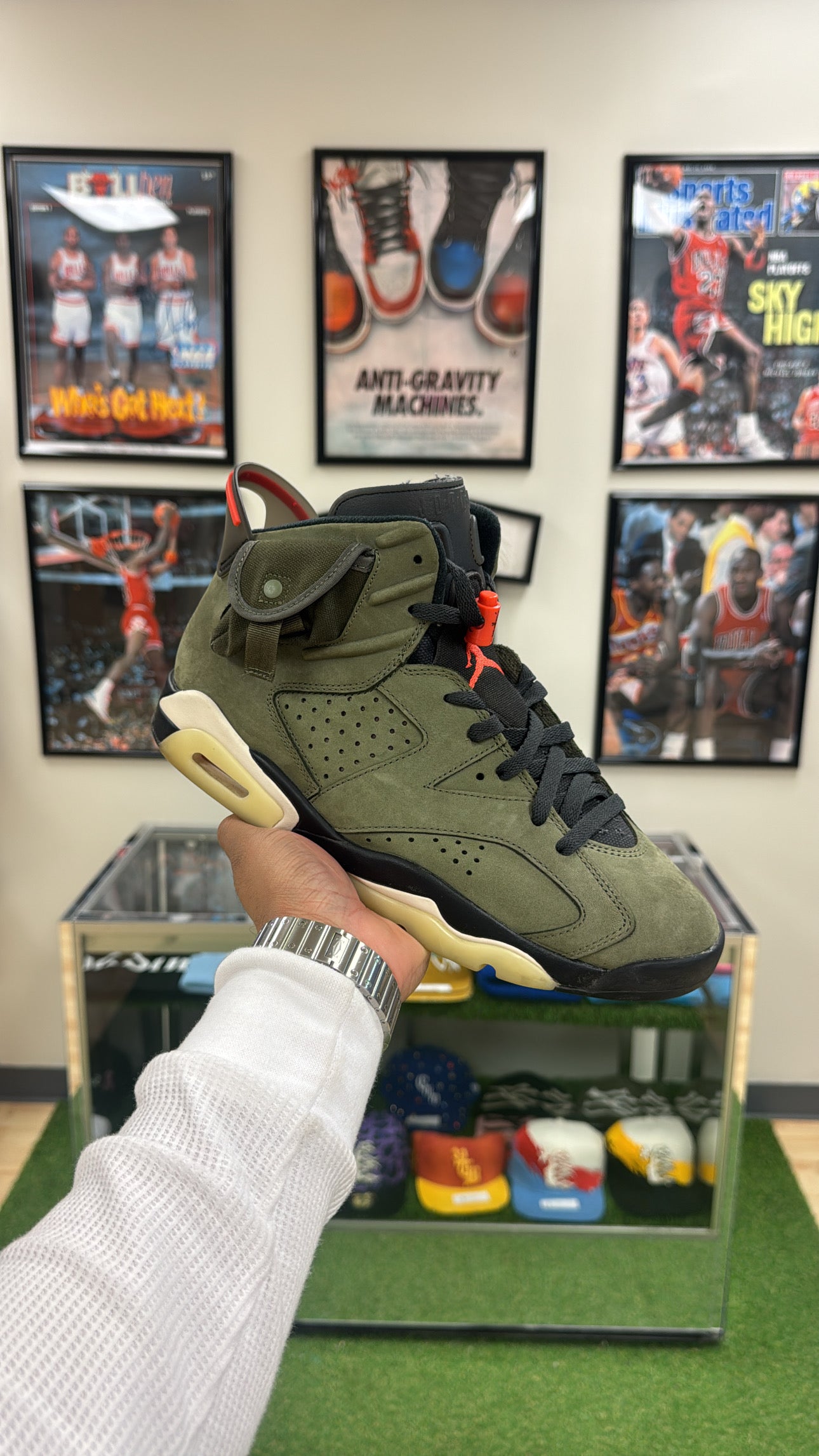 Jordan 6 Retro “Travis Scott” (Sz 10.5)