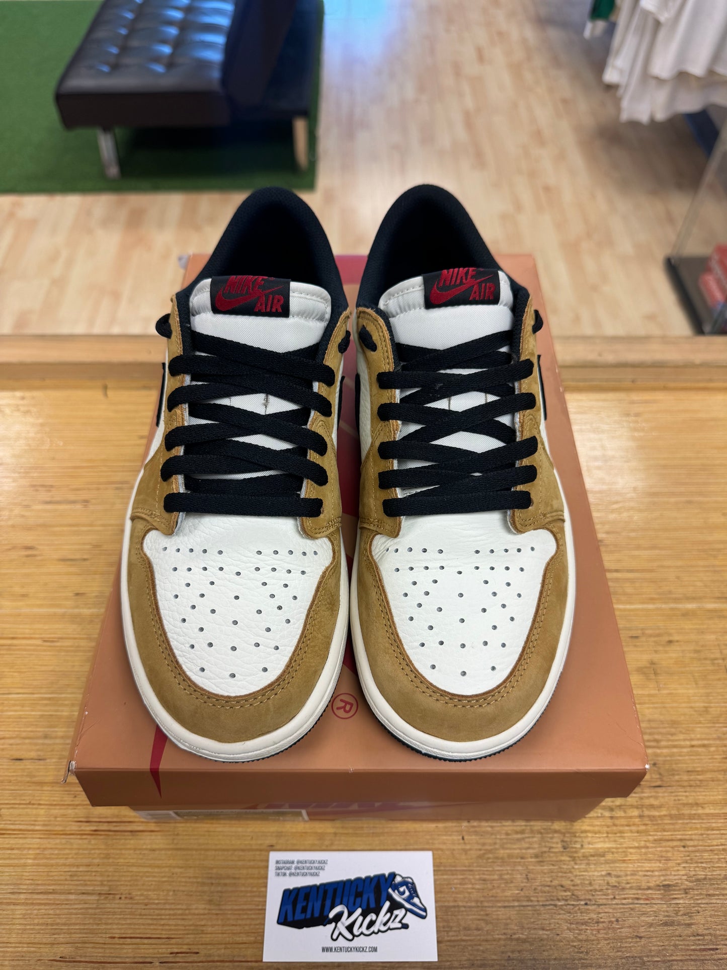 Jordan 1 Low OG “Rookie of the year” (Sz 9.5)