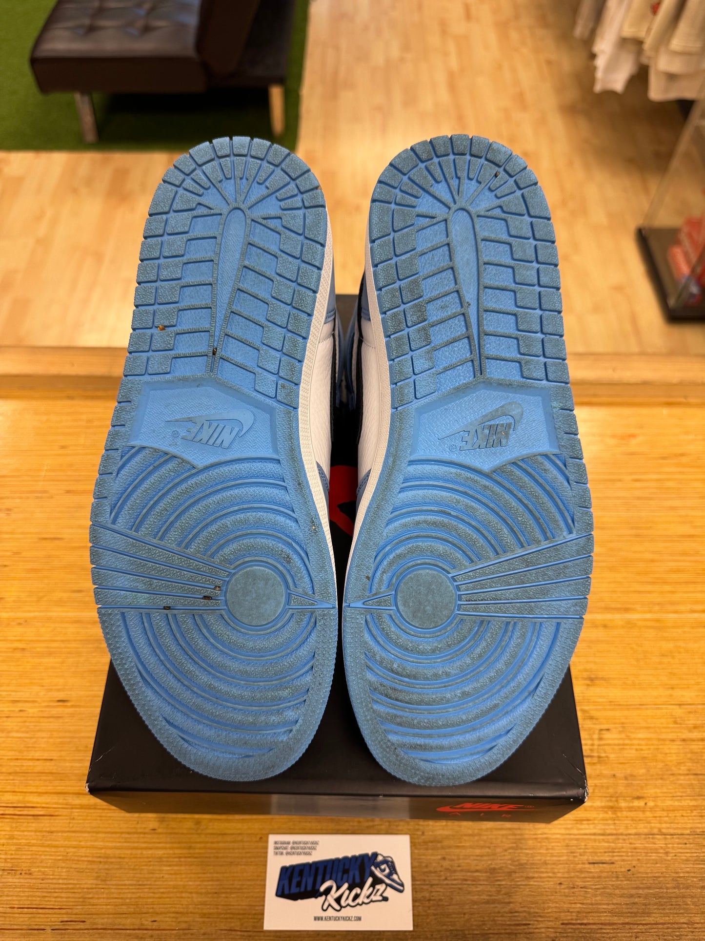 Jordan 1 Retro “University Blue” (Sz 10.5)