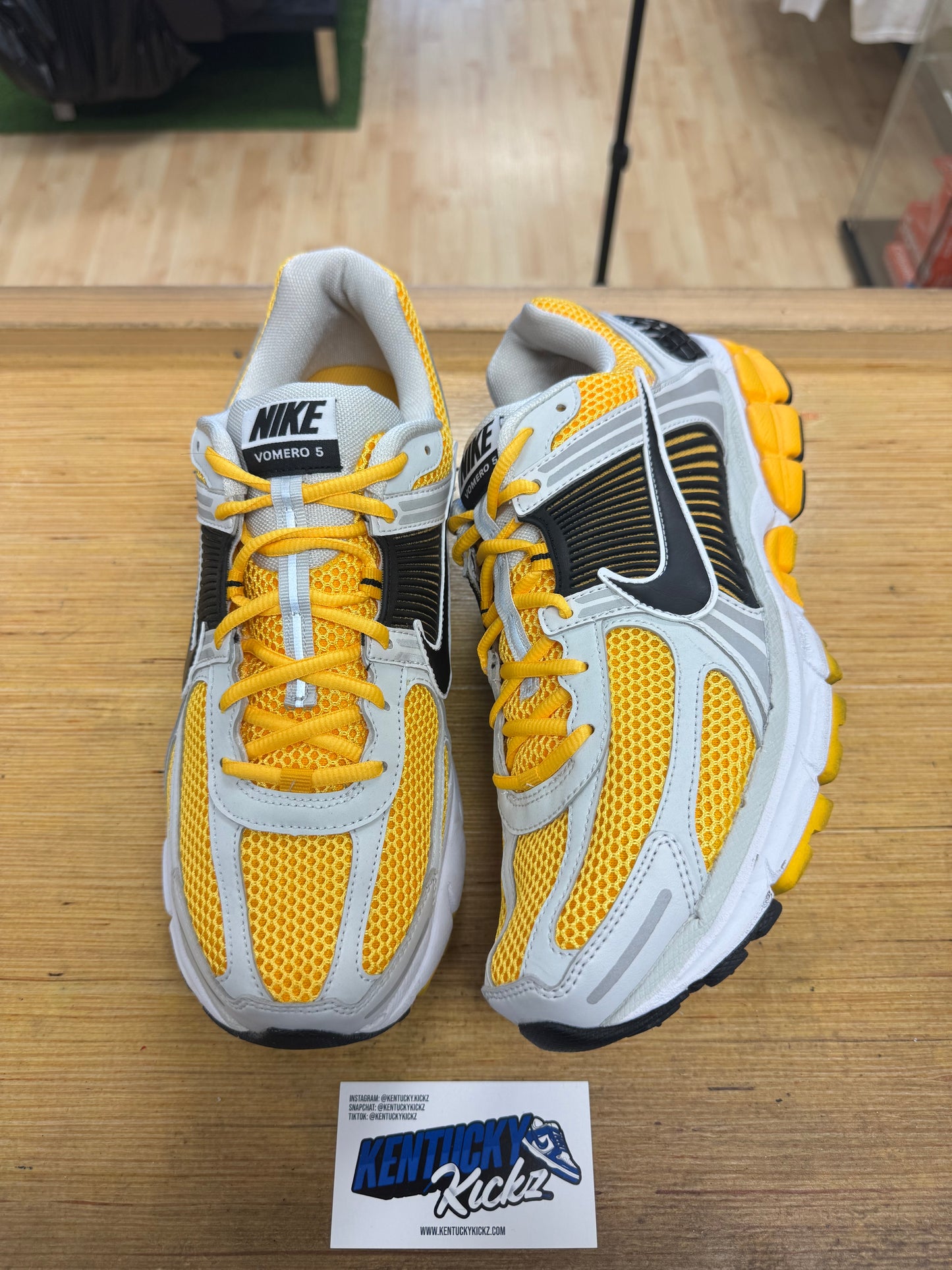 Zoom Vomero 5 “Photon Dust Laser Orange” (Sz 12)