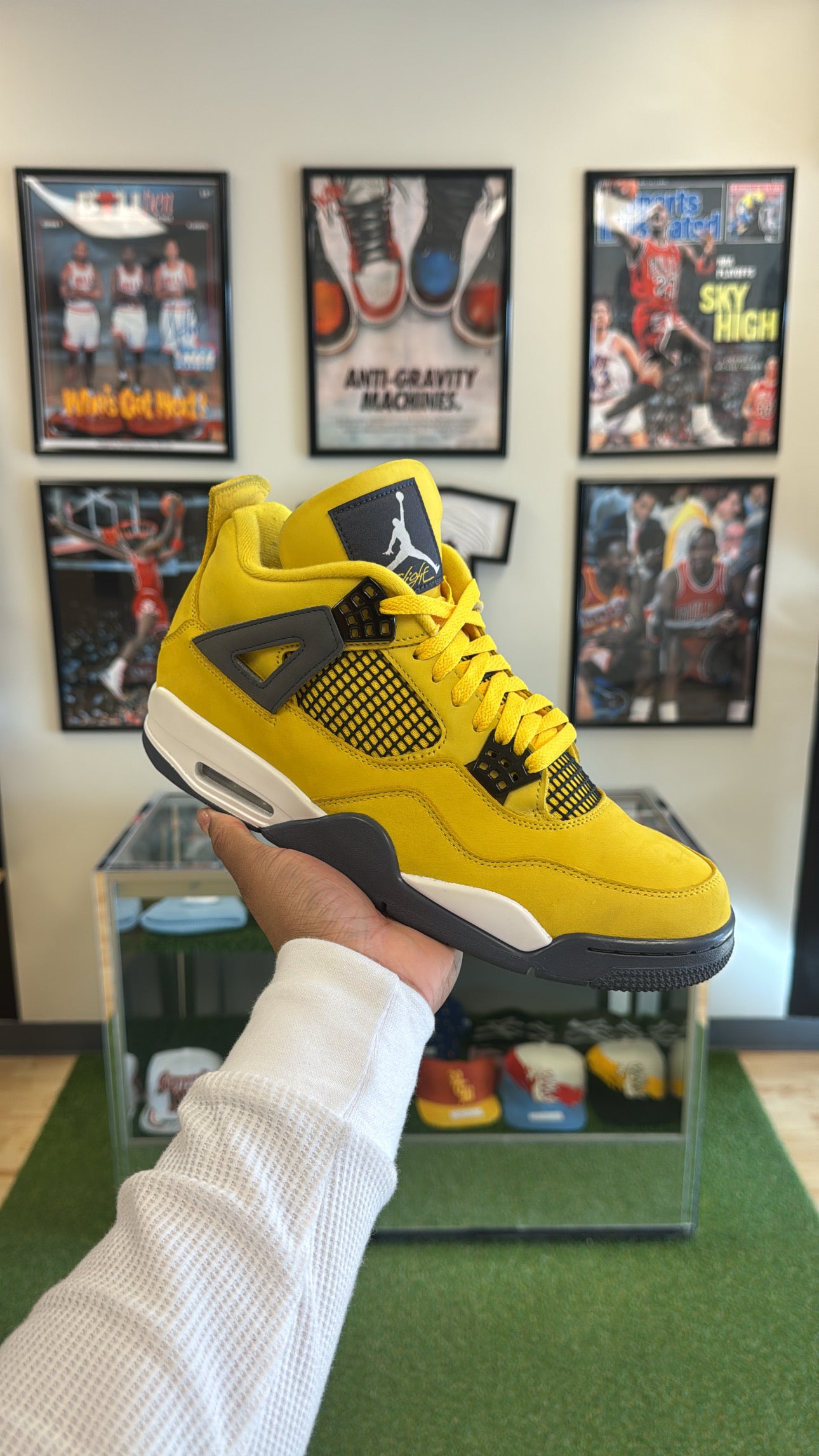 Jordan 4 Retro “Lightning” (Sz 11)