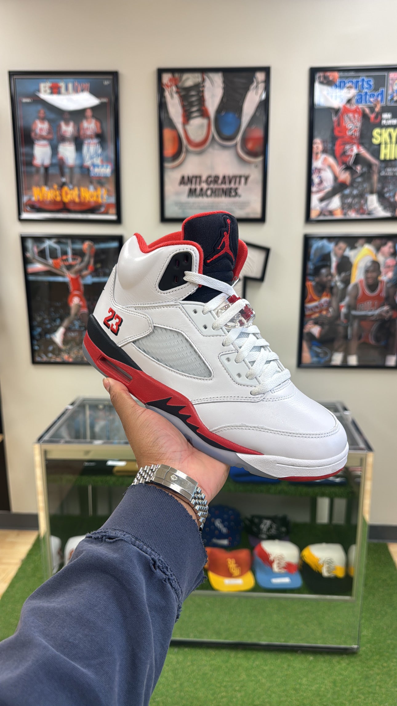 Jordan 5 Retro “Fire Red Black Tongue” 2025 (Sz 8.5)