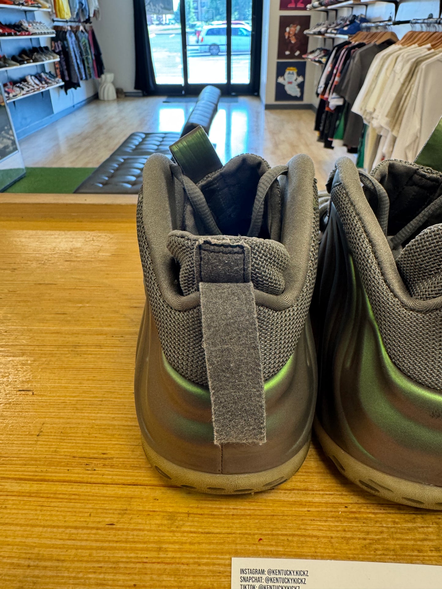 Air Foamposite One “Iridescent” (Sz 12W / 10.5 Men)