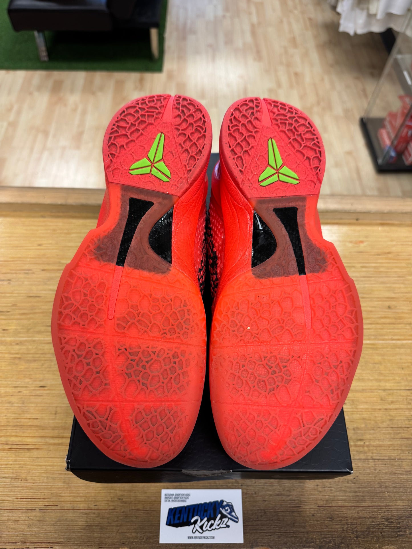 Kobe 6 Protro “Reverse Grinch” (Sz 13)
