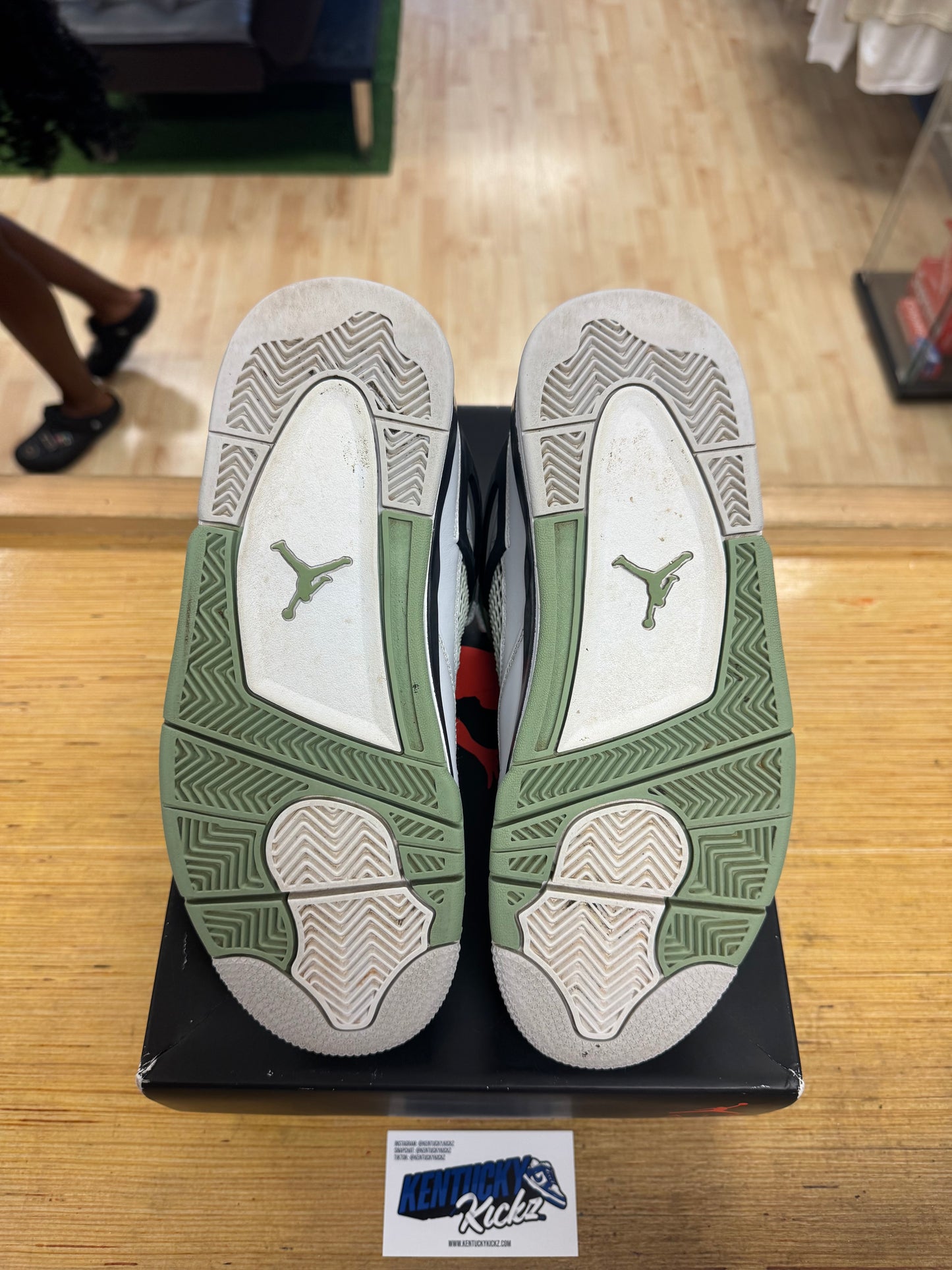 Jordan 4 Retro “Seafoam” (Sz 9W / 7.5 Men)