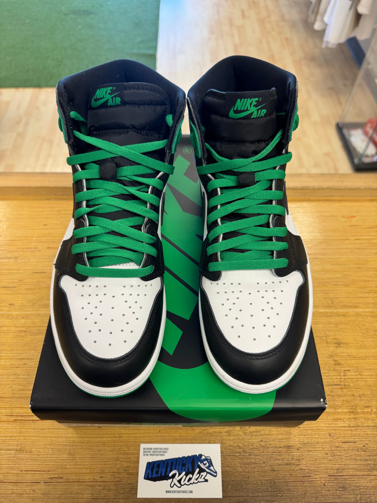 Jordan 1 Retro “Lucky Green” (Sz 11)