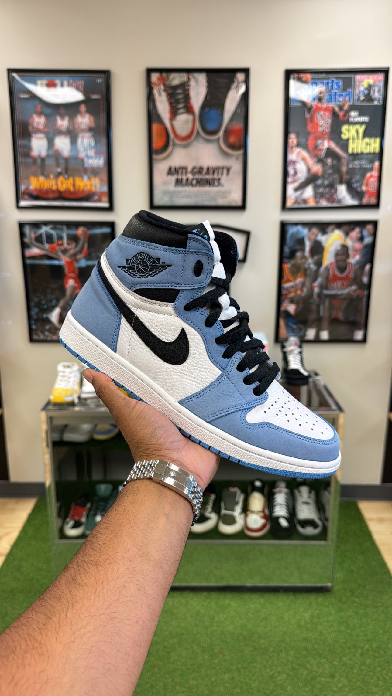Jordan 1 Retro “University Blue” (Sz 10.5)