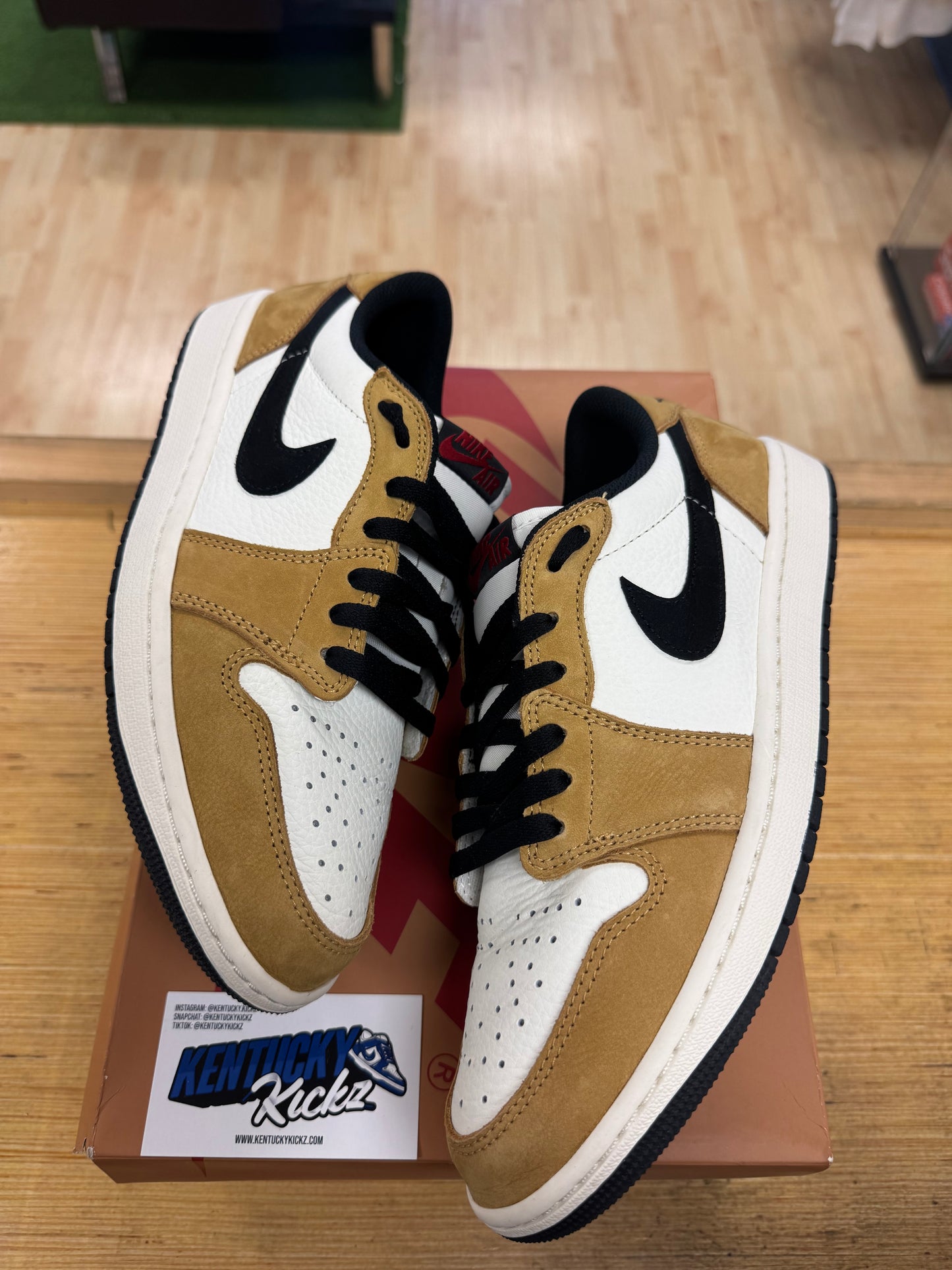 Jordan 1 Low OG “Rookie of the year” (Sz 9.5)