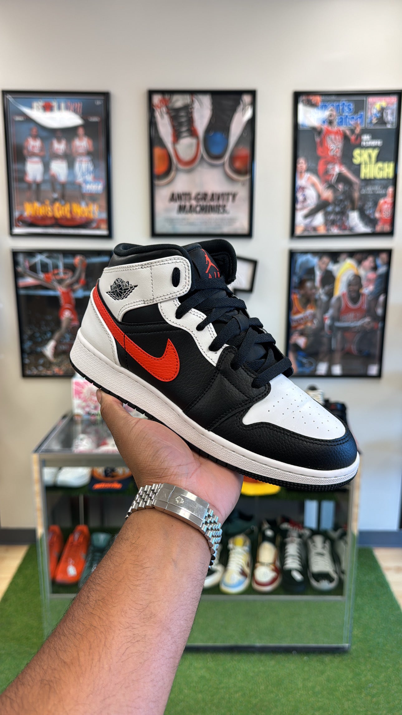 Jordan 1 Mid “White Black Chile Red” (Sz 5.5Y)