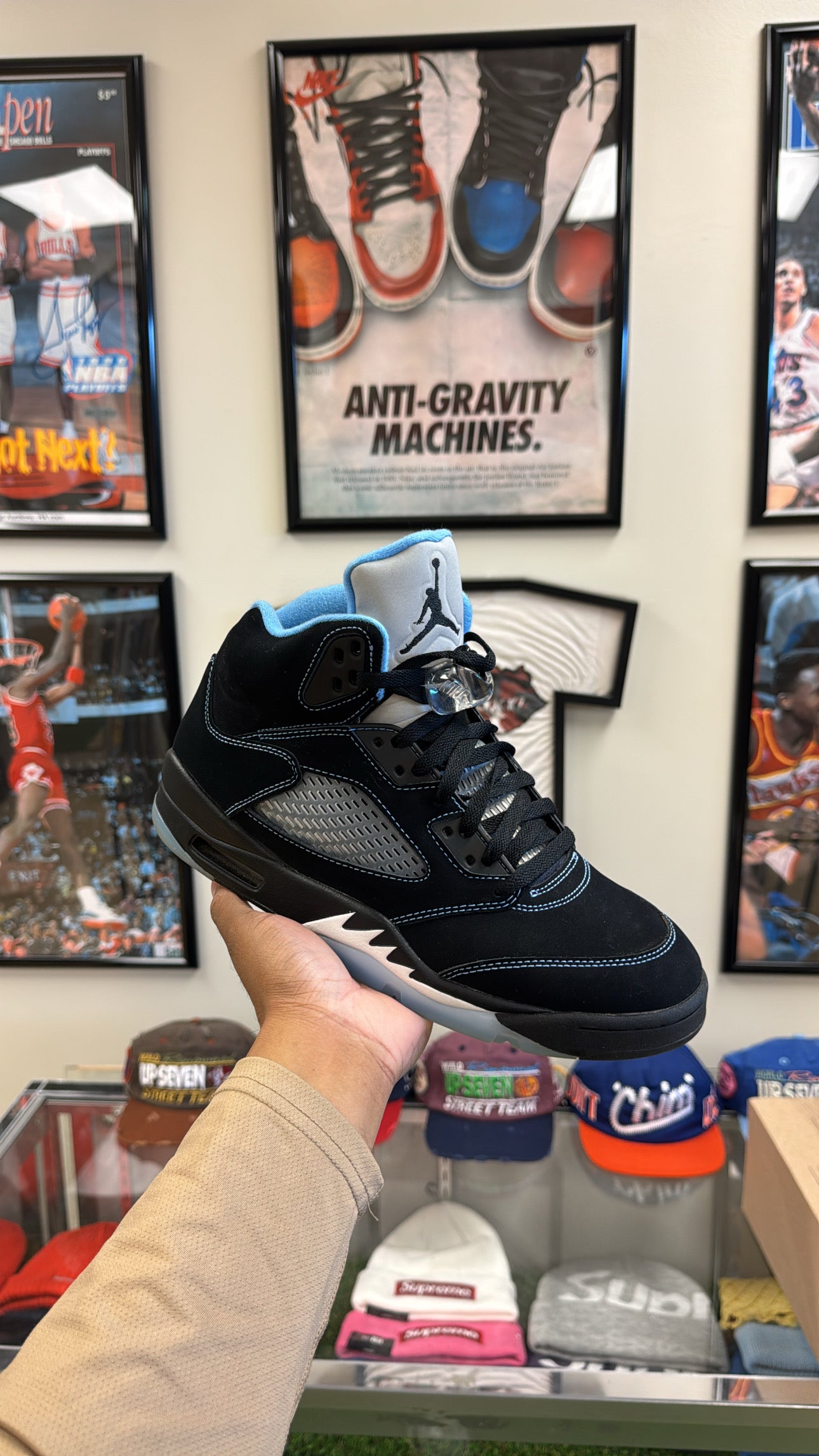 Jordan 5 Retro “Black University Blue” 2026 (Sz 9.5)