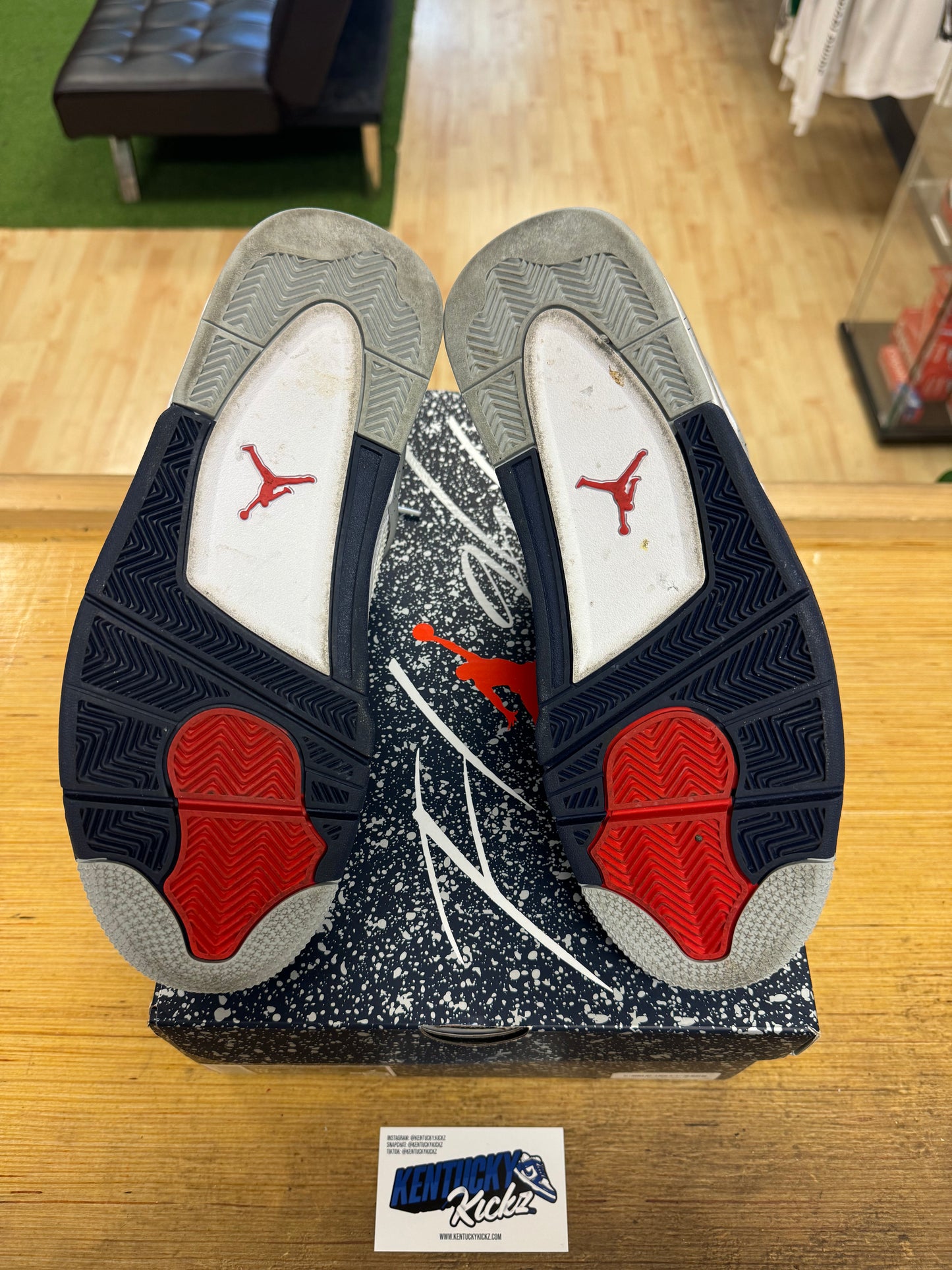 Jordan 4 Retro “Midnight Navy” (Sz 10)