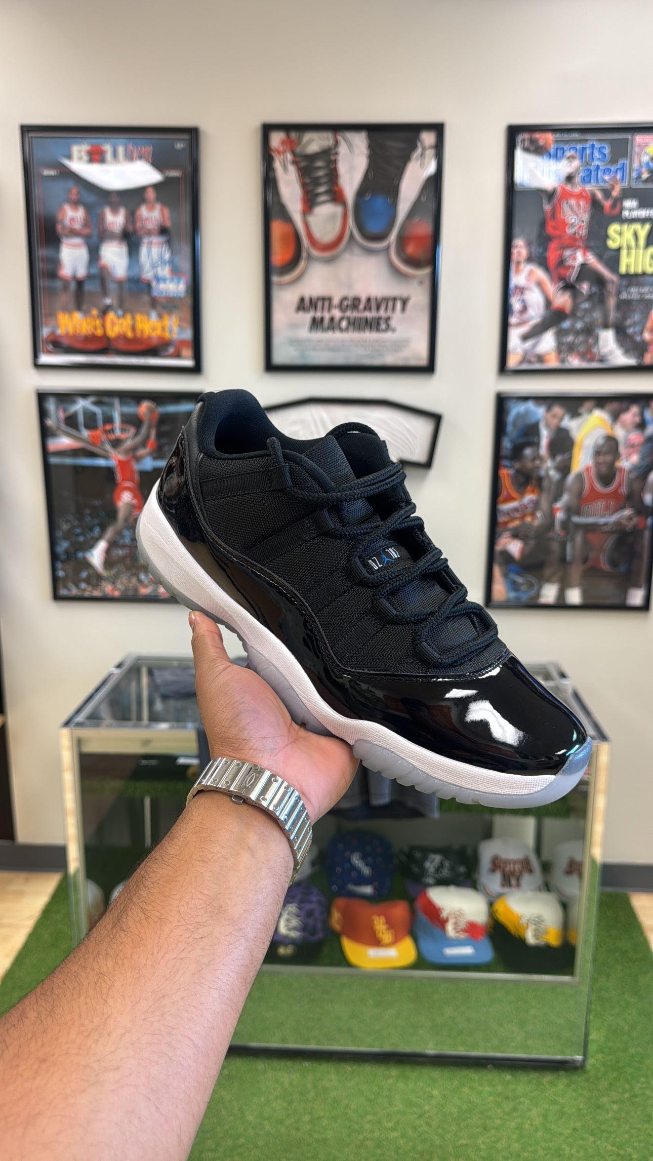Jordan 11 Low “Space Jam” (Sz 12)
