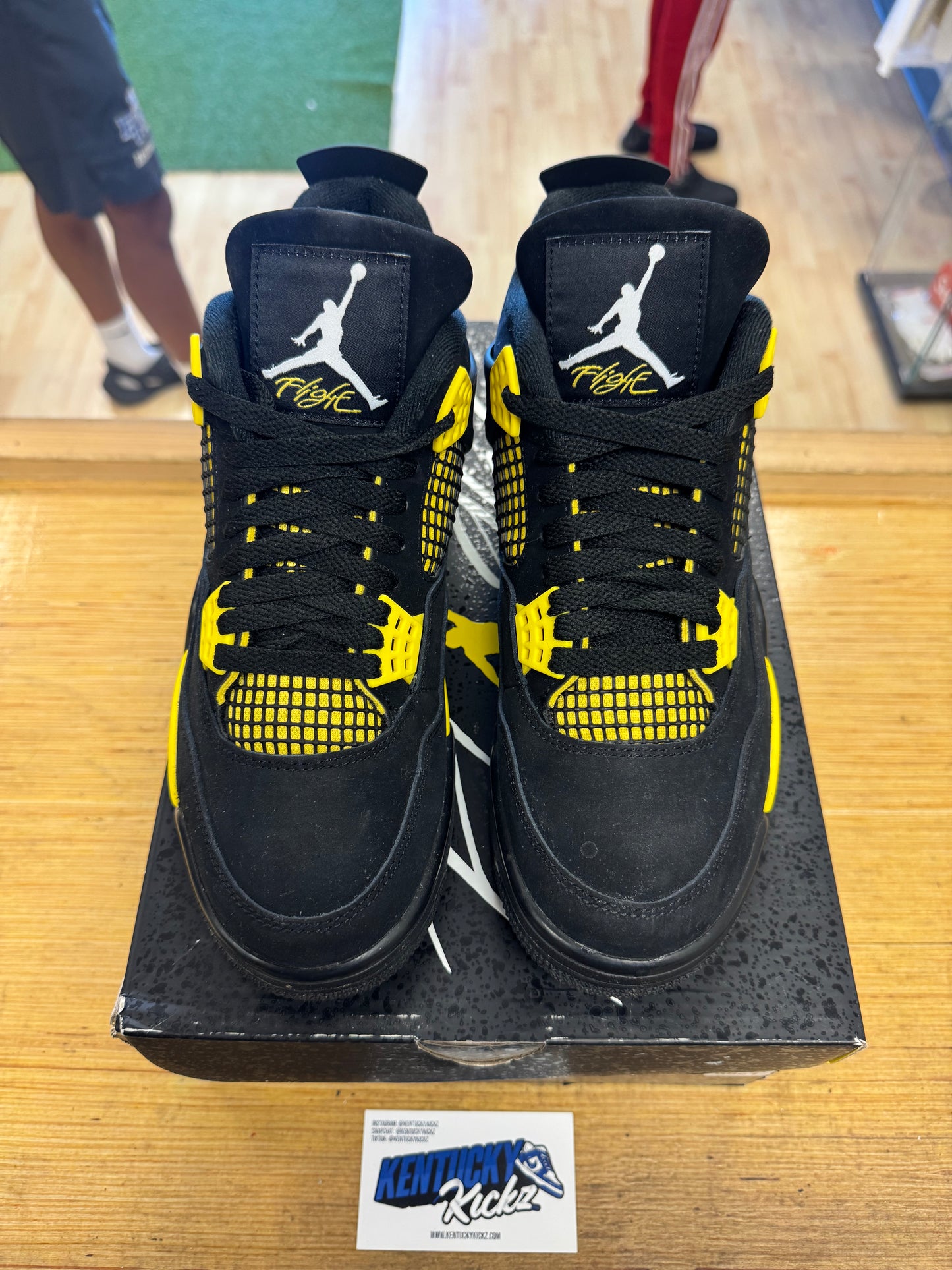 Jordan 4 Retro “Thunder” (Sz 7.5)