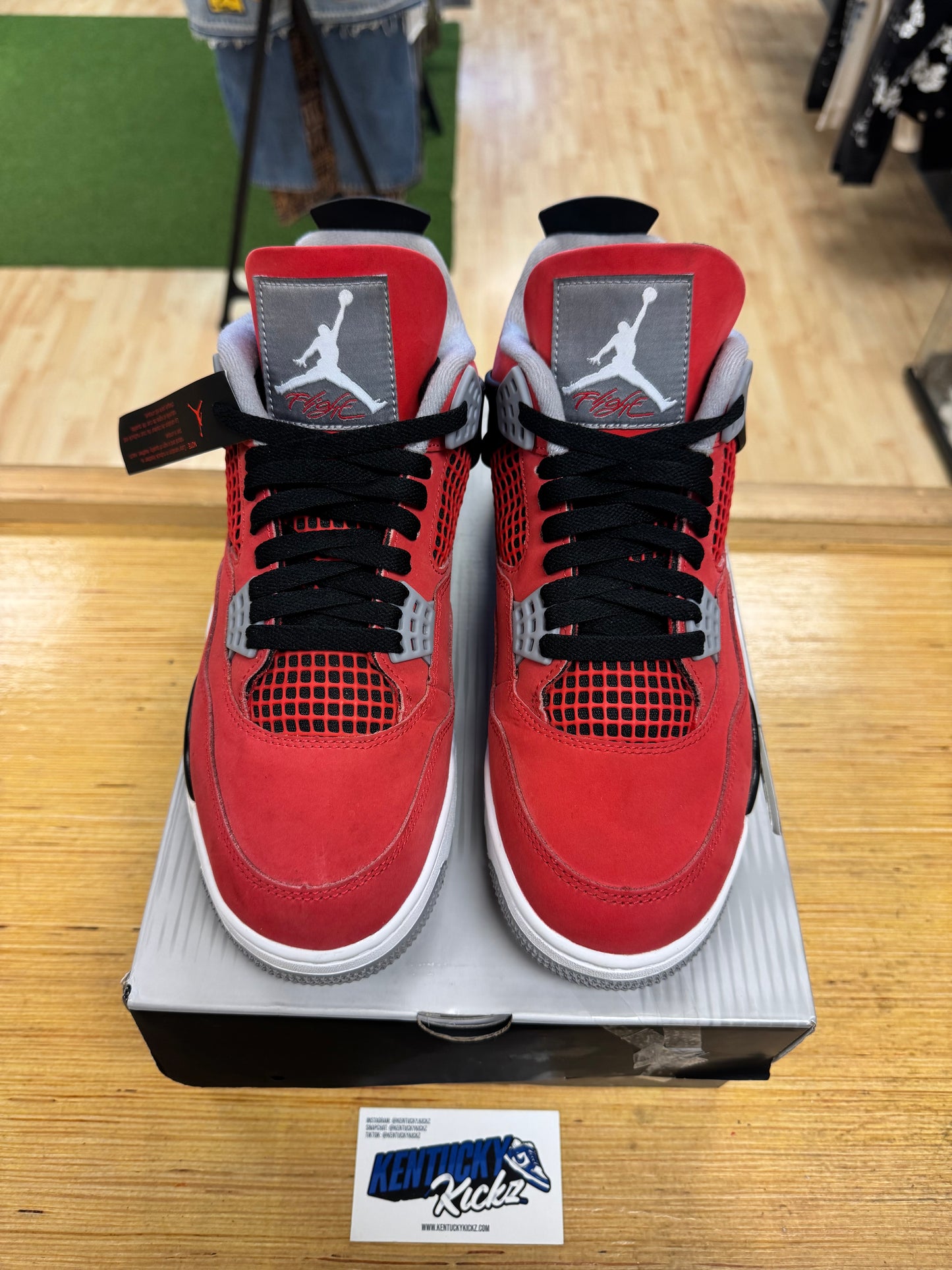 Jordan 4 Retro “Toro Bravo” 2025 (Sz 9)