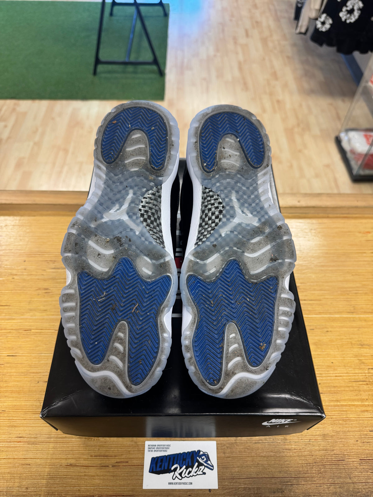 Jordan 11 Low “Space Jam” (Sz 12)