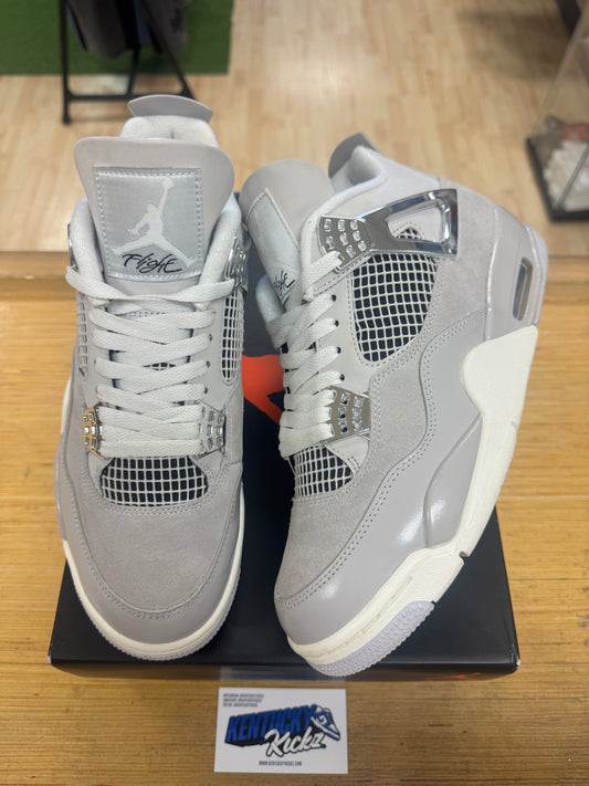 Jordan 4 Retro “Frozen Moments” (Sz 10W / 8.5 Men)