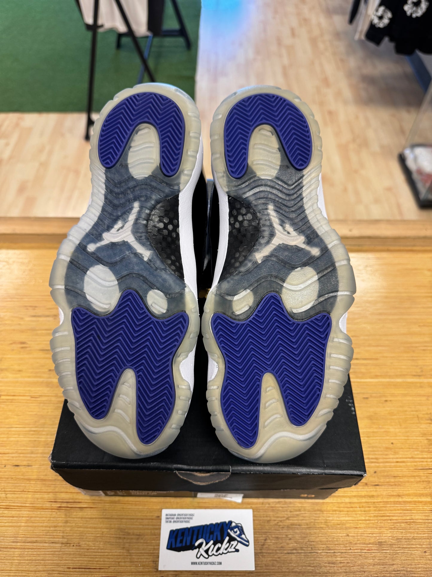 Jordan 11 Retro “Concord ” 2028 (Sz 9)