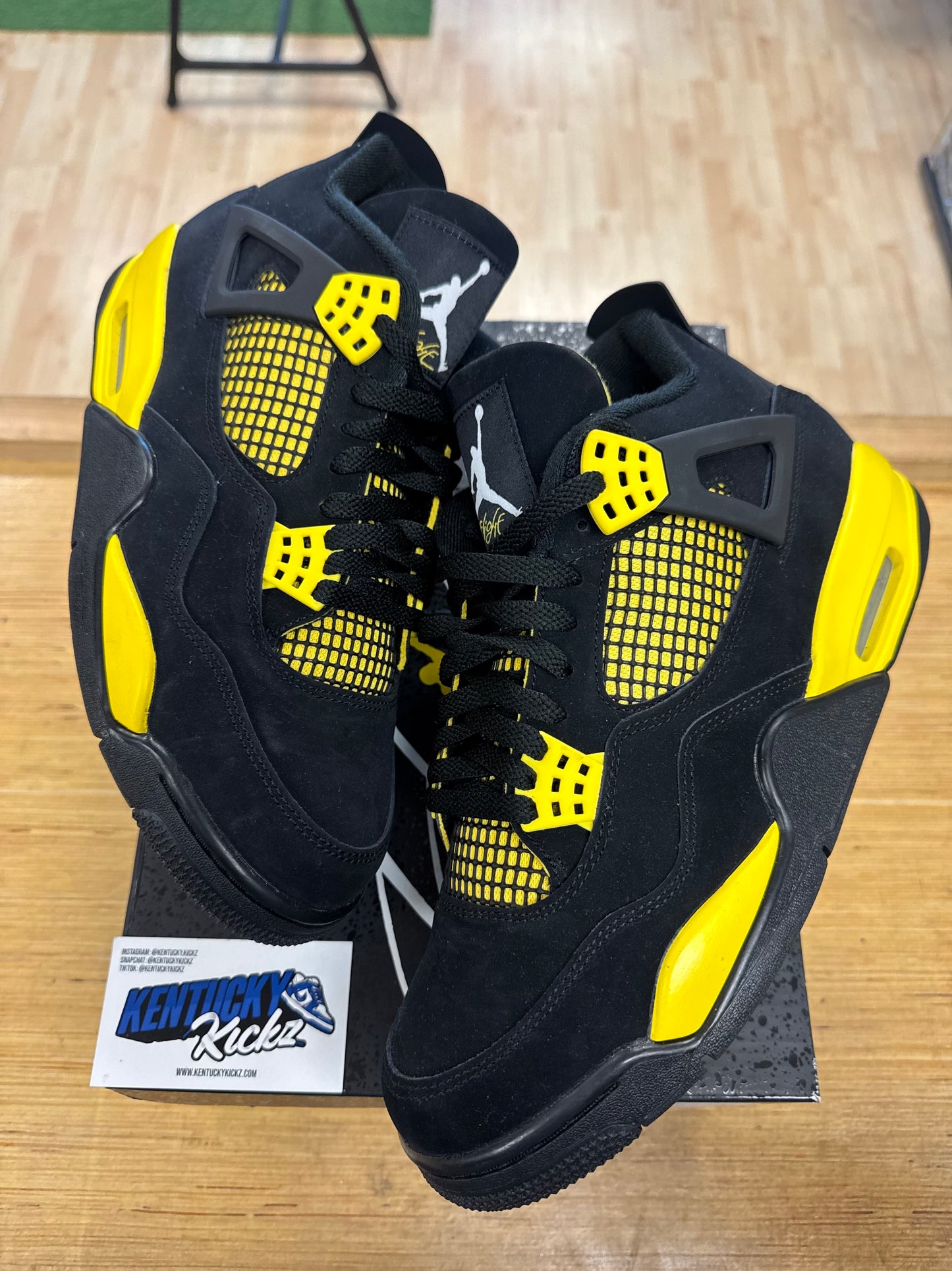Jordan 4 Retro “Thunder” (Sz 10.5)