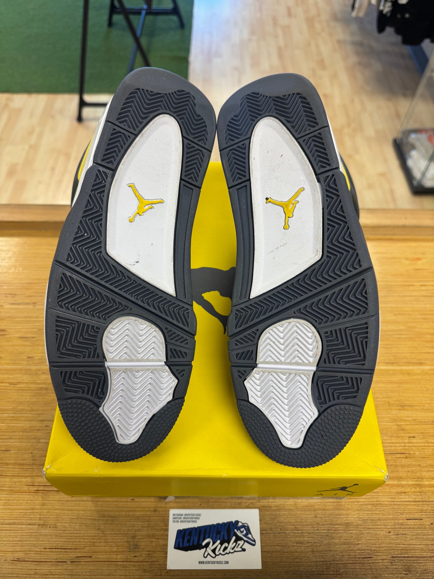 Jordan 4 Retro “Lightning” 2021 (Sz 10.5)