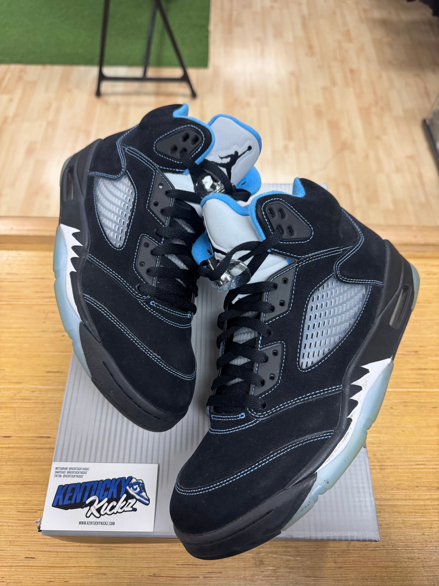 Jordan 5 Retro “Black University Blue” 2026 (Sz 10.5)