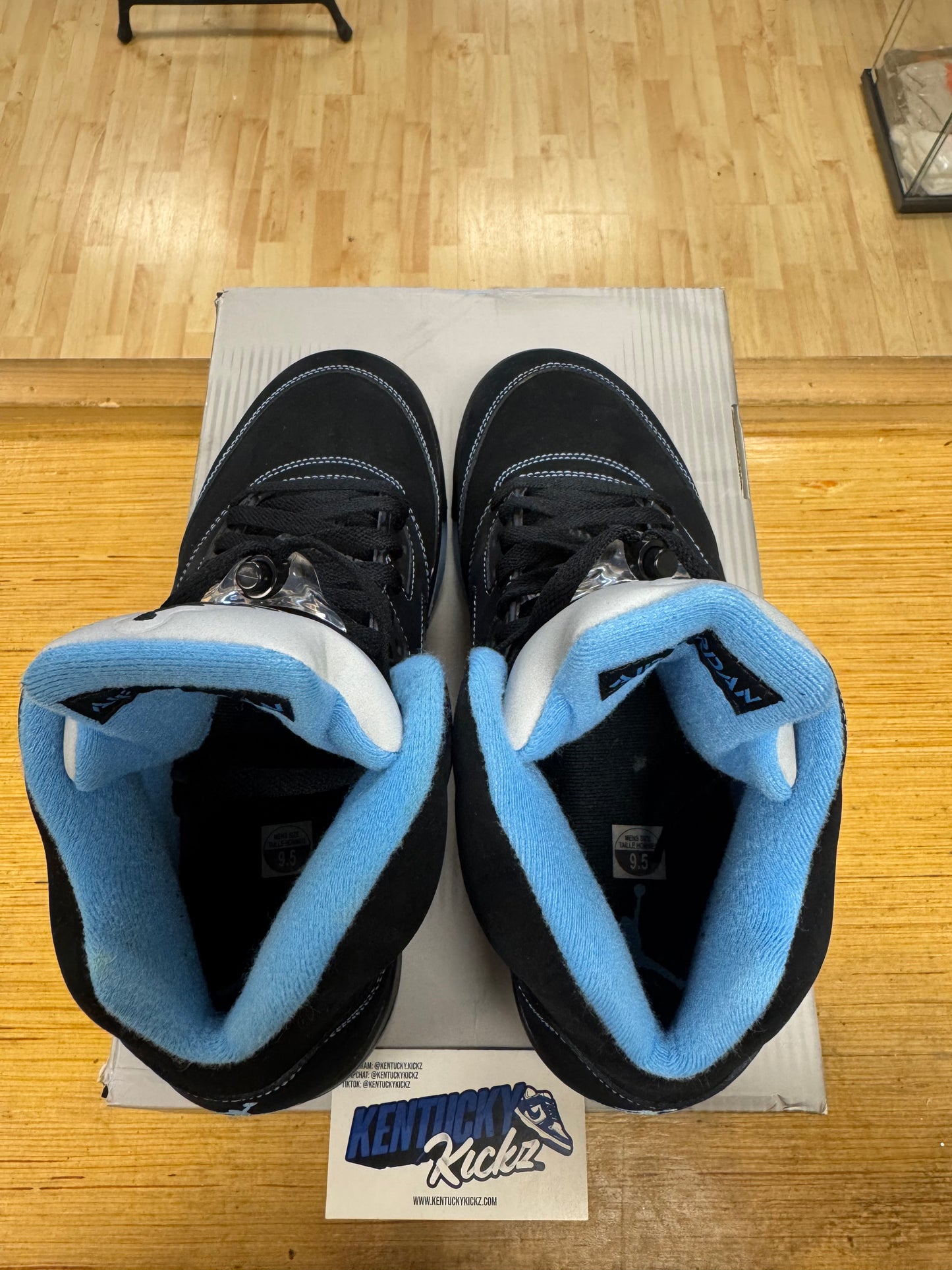 Jordan 5 Retro “Black University Blue” 2026 (Sz 9.5)