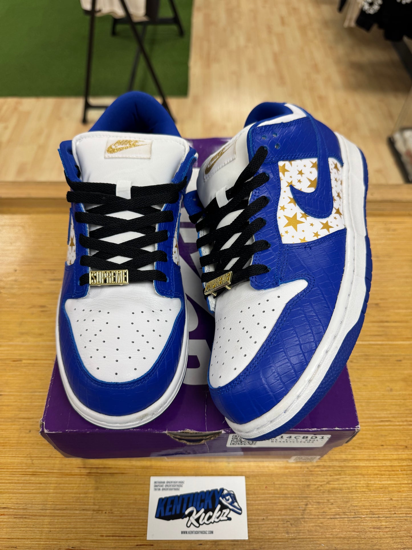 SB Dunk Low “Supreme Stars Hyper Royal” (Sz 9.5)