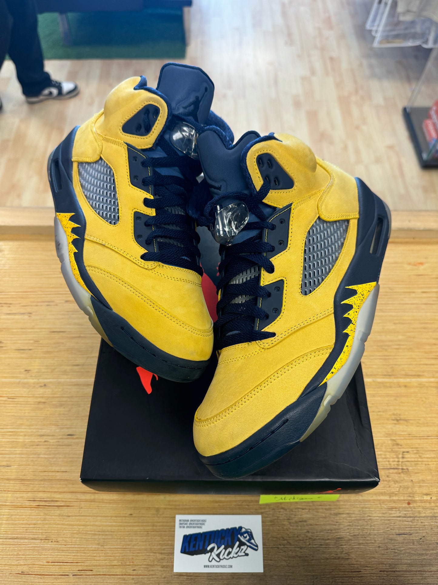 Jordan 5 Retro “Michigan” (Sz 10)