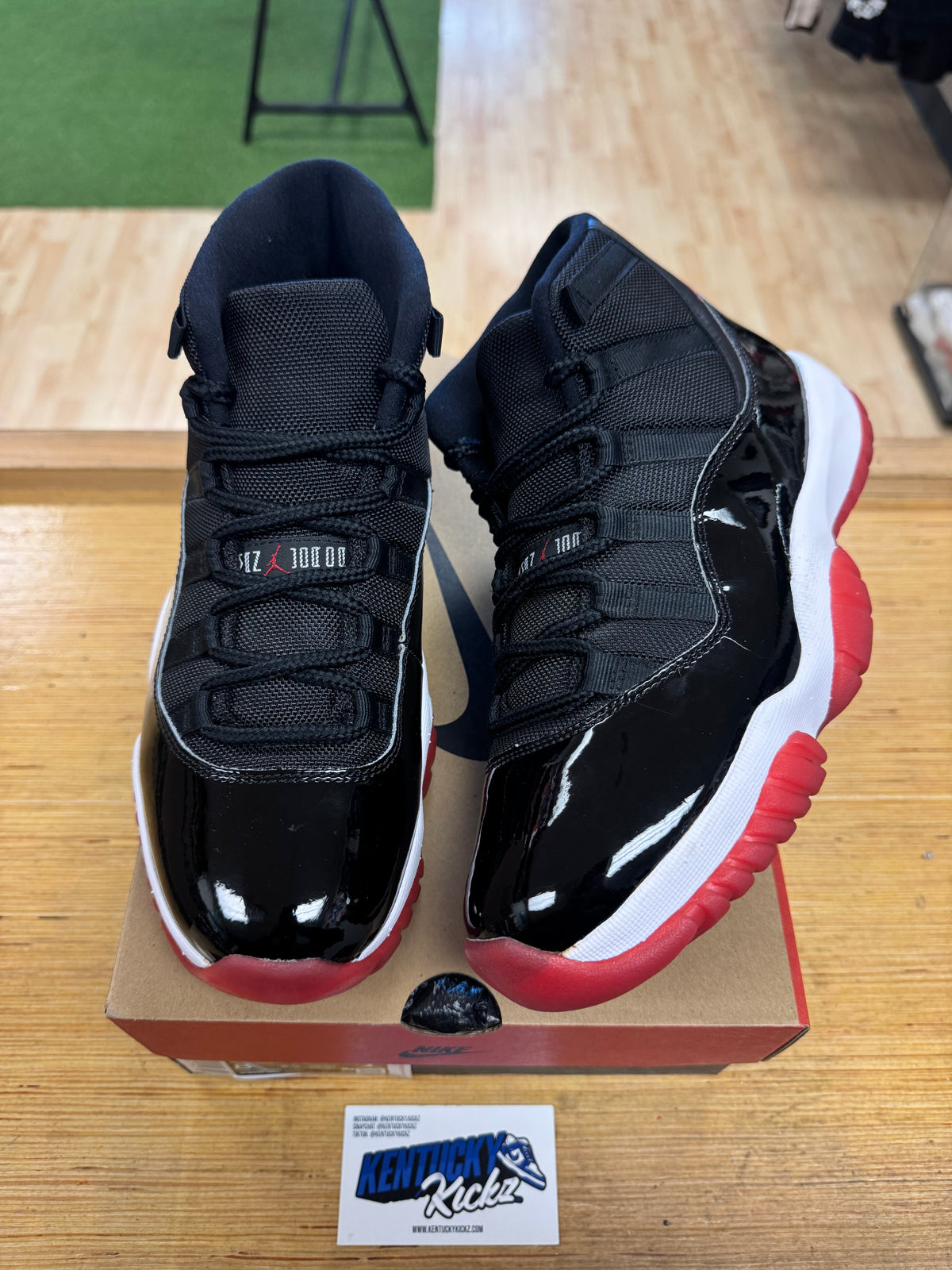 Jordan 11 Retro “Playoffs Bred” 2019 (Sz 8.5)