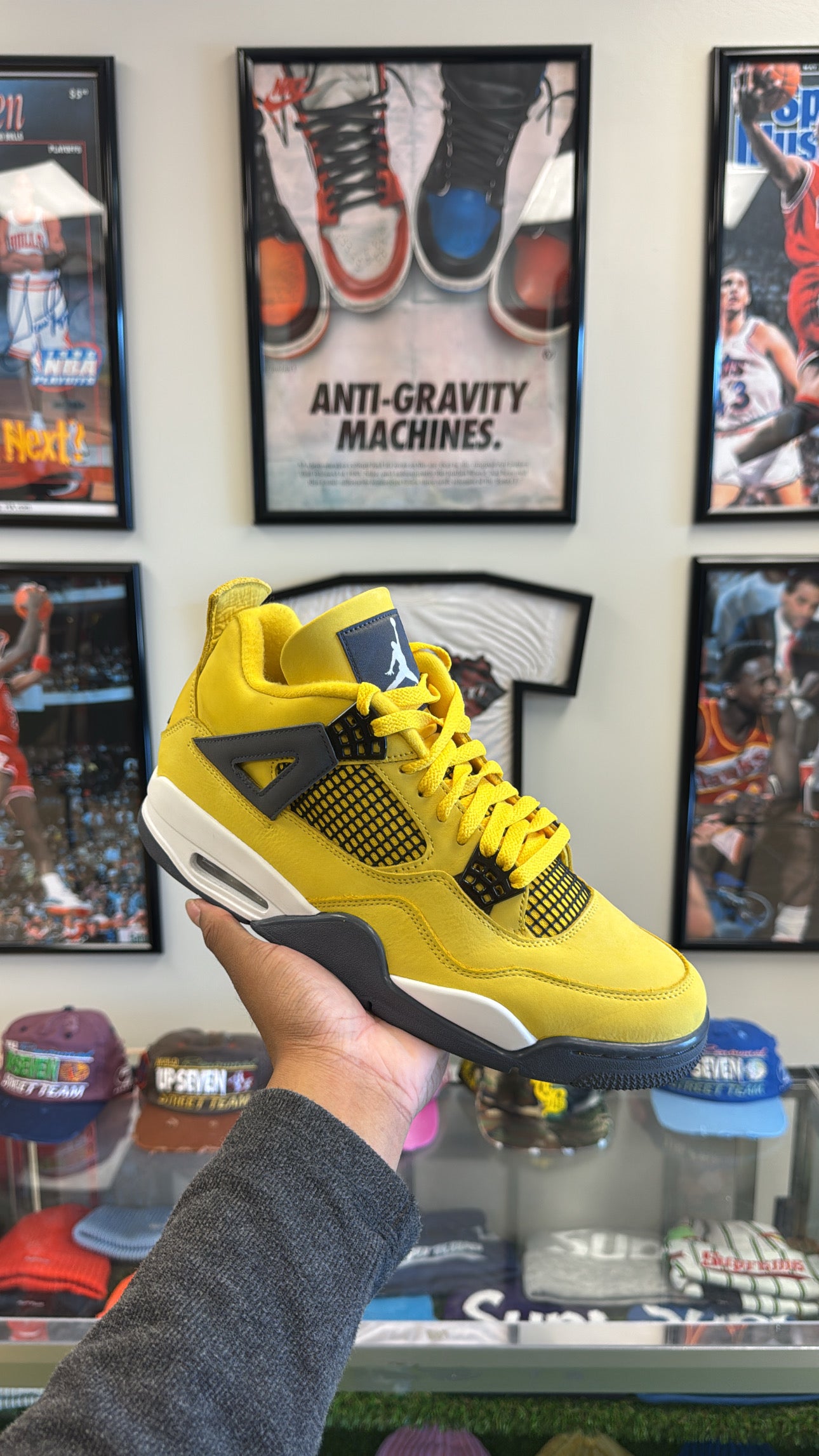Jordan 4 Retro “Lightning” 2021 (Sz 10.5)