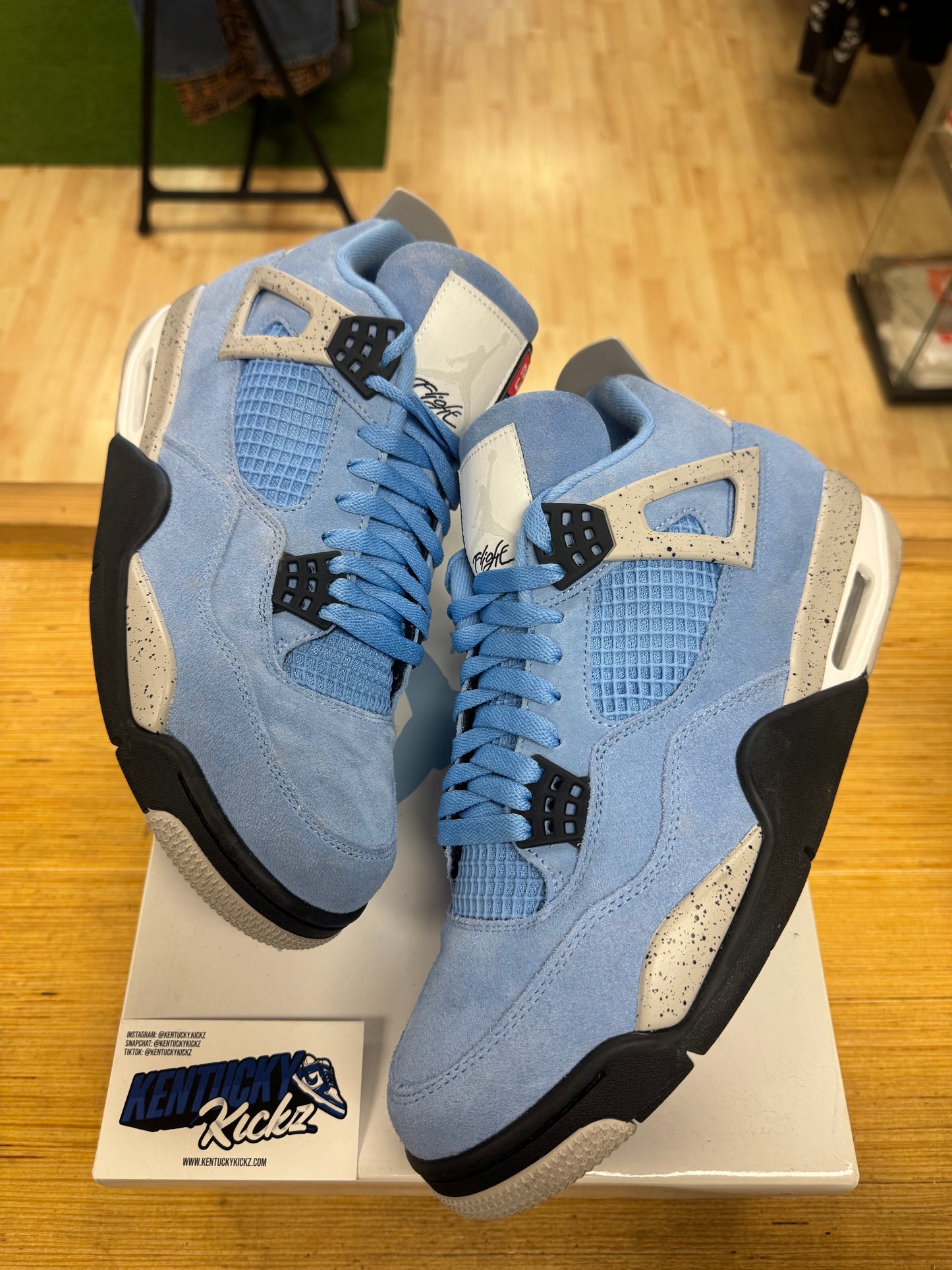 Jordan 4 Retro “University Blue” (Sz 11)