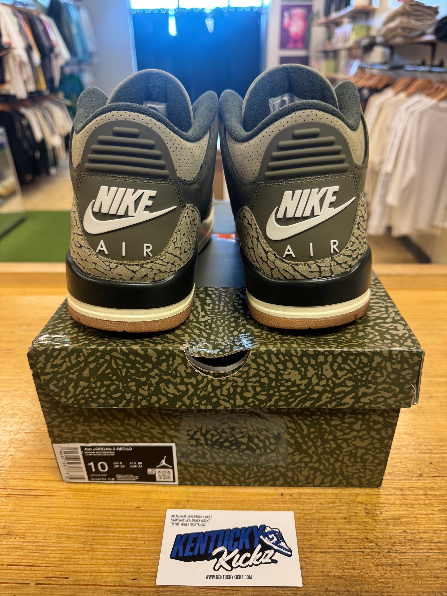Jordan 3 Retro “Family Affair” (Sz 10)