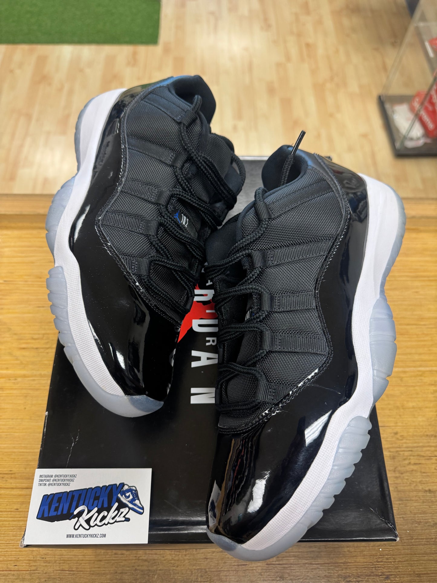 Jordan 11 Low “Space Jam” (Sz 12)