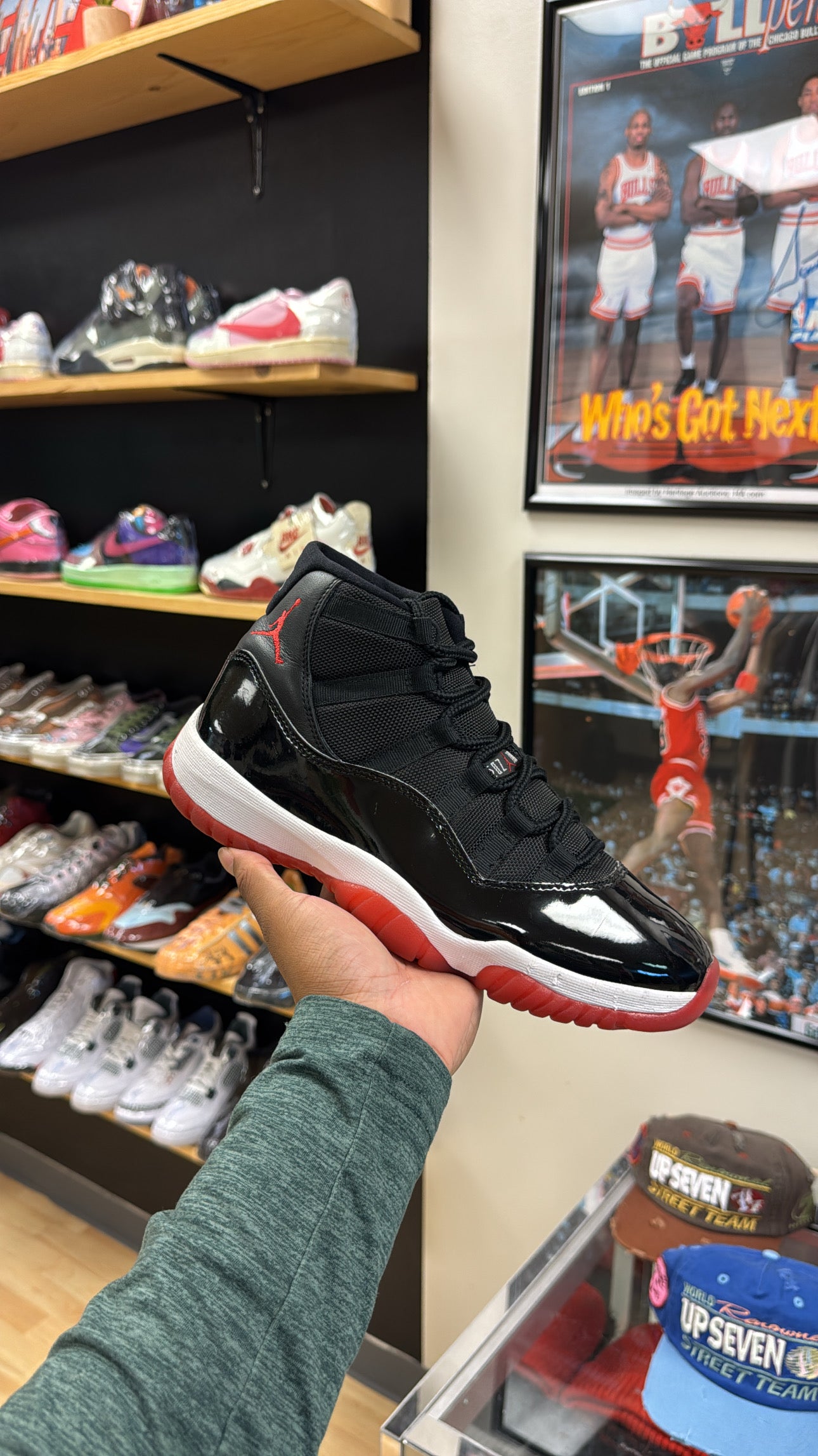 Jordan 11 Retro “Playoffs Bred” 2019 (Sz 8)