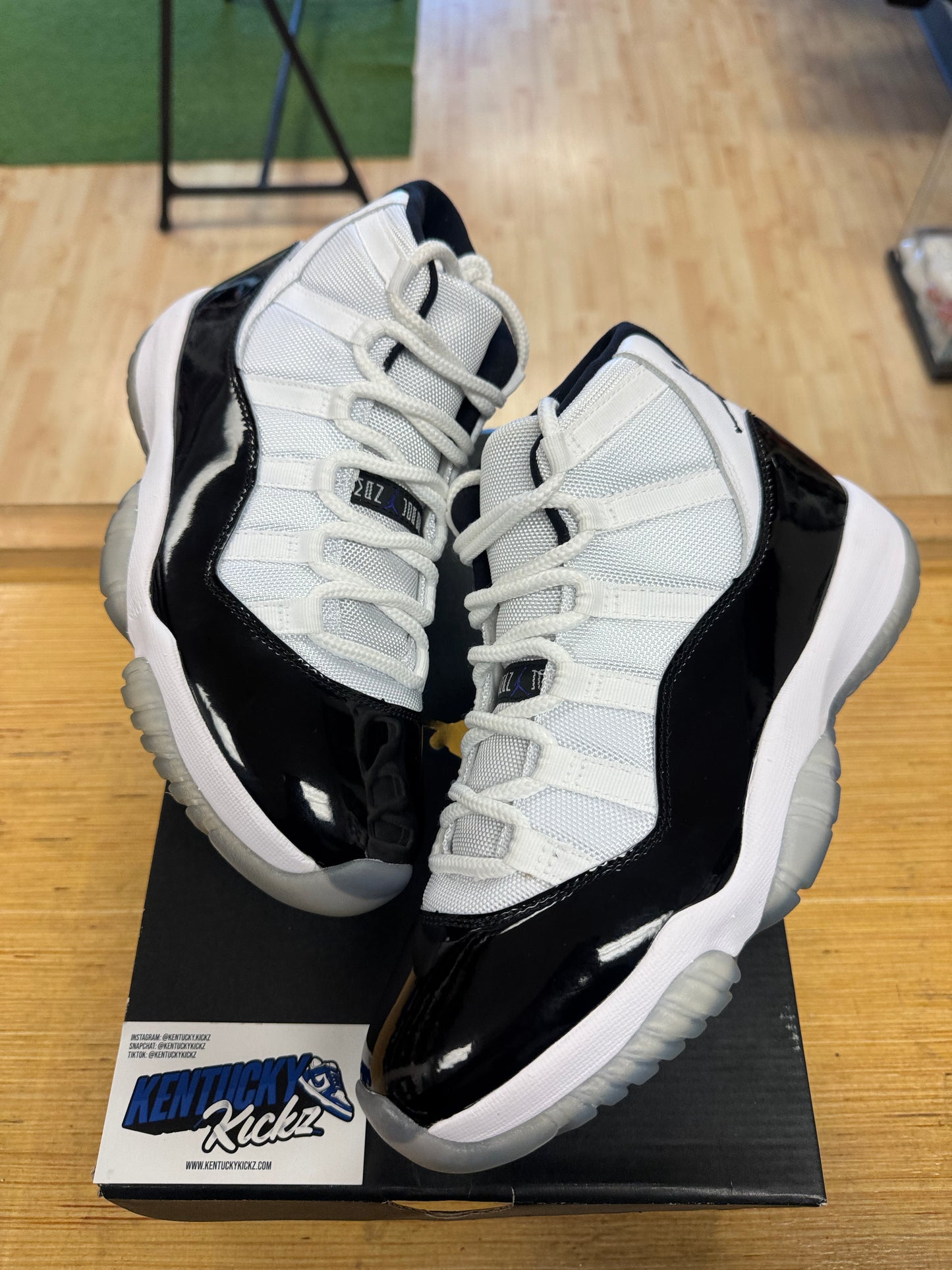 Jordan 11 Retro “Concord ” 2028 (Sz 9)