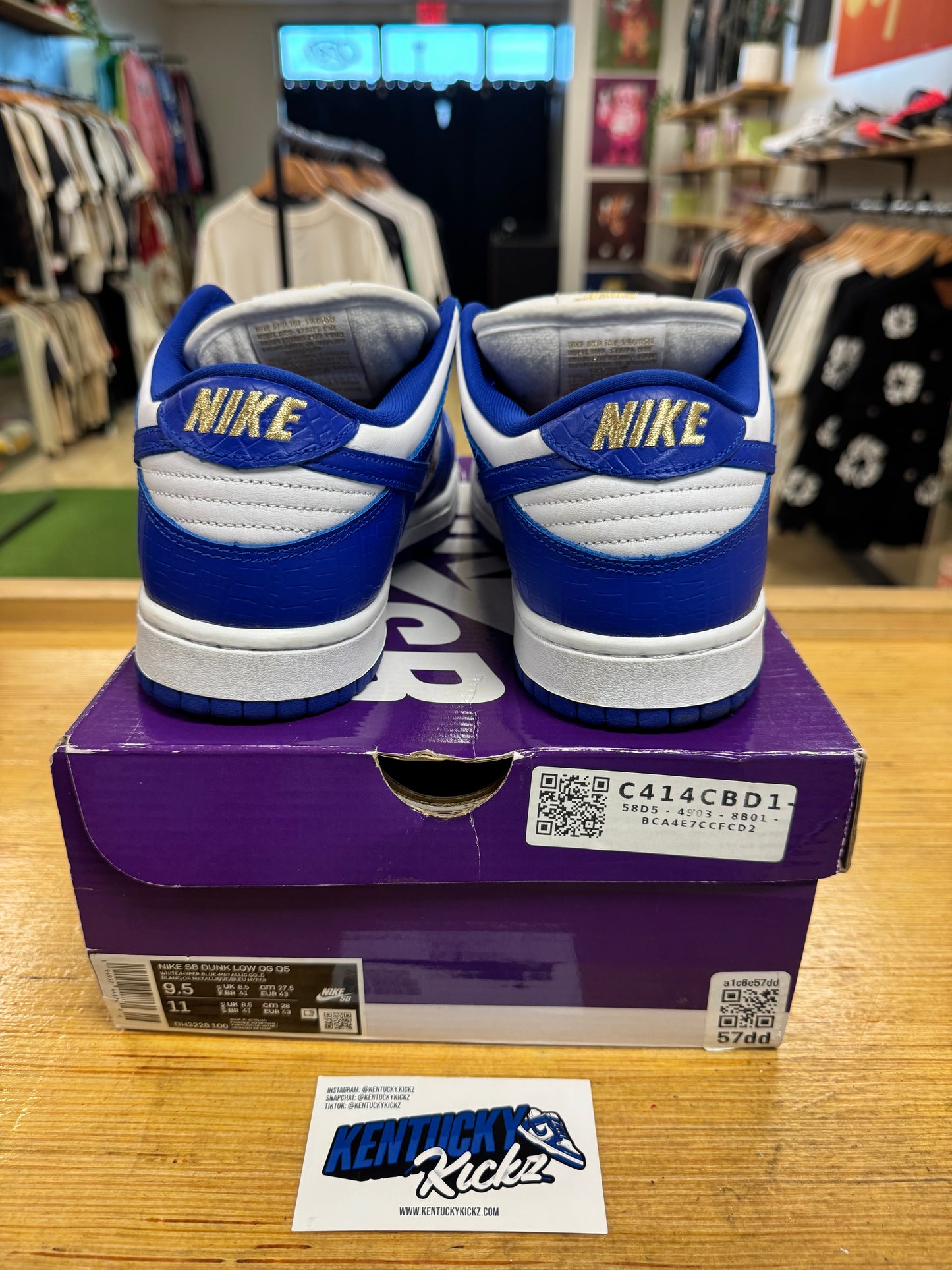 SB Dunk Low “Supreme Stars Hyper Royal” (Sz 9.5)
